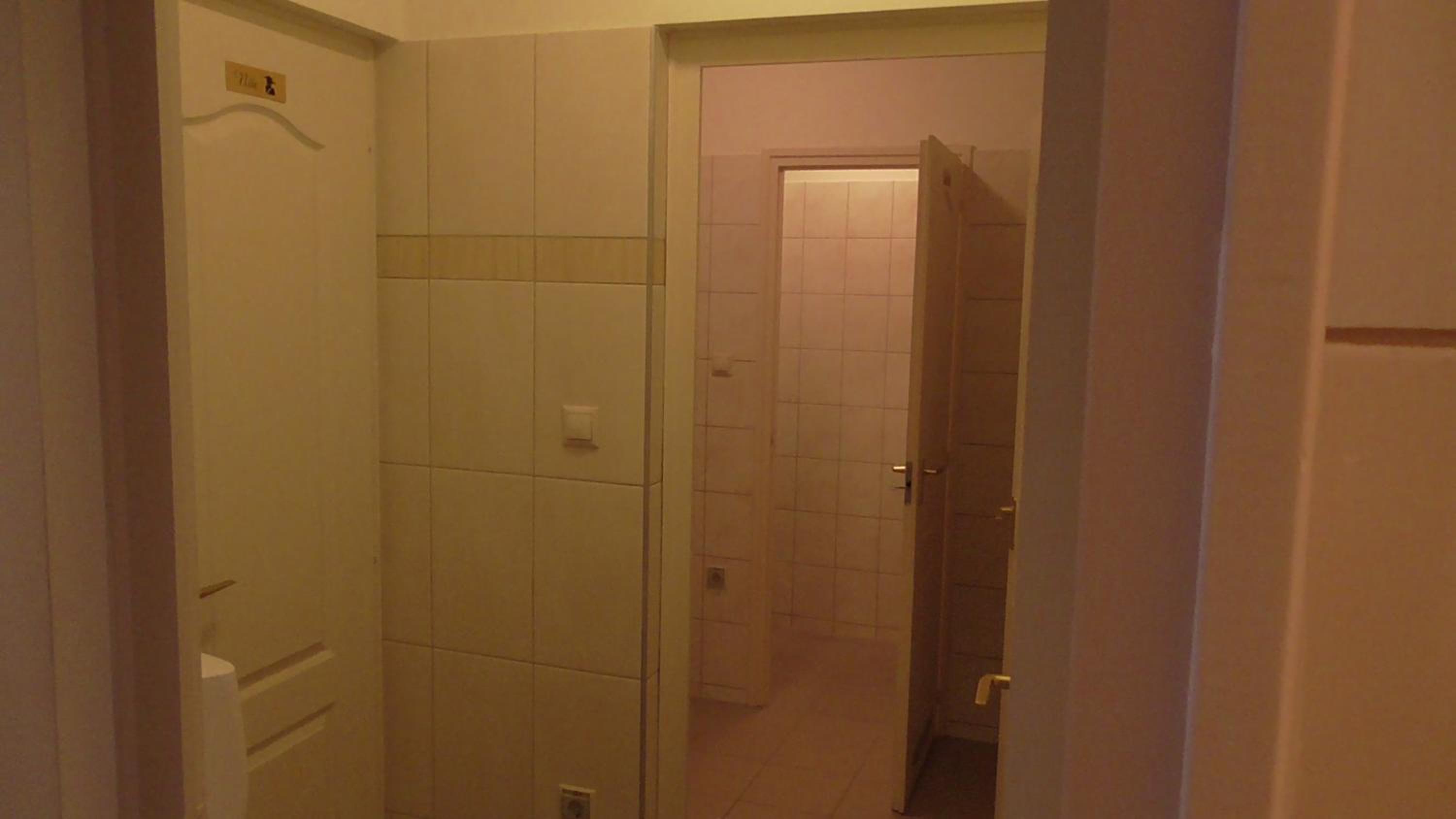 Standard Twin Room with Shared Bathroom photo 2