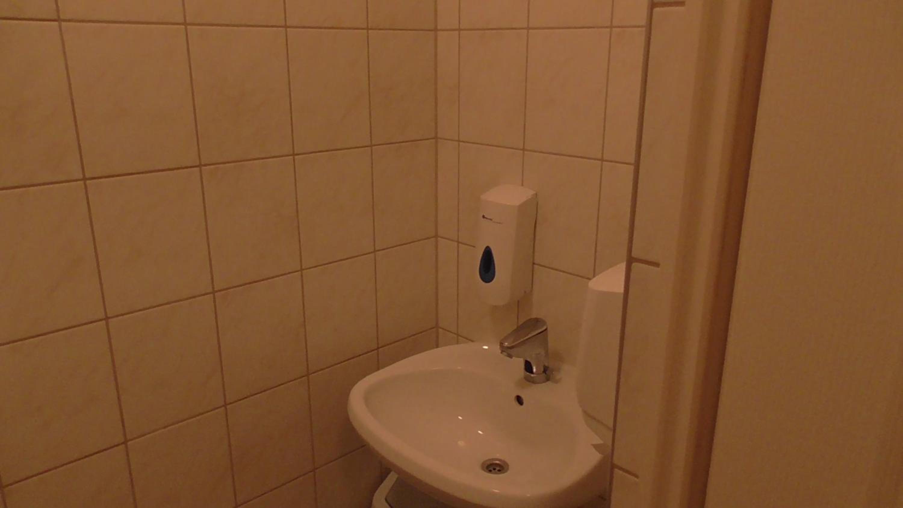 Standard Twin Room with Shared Bathroom photo 3