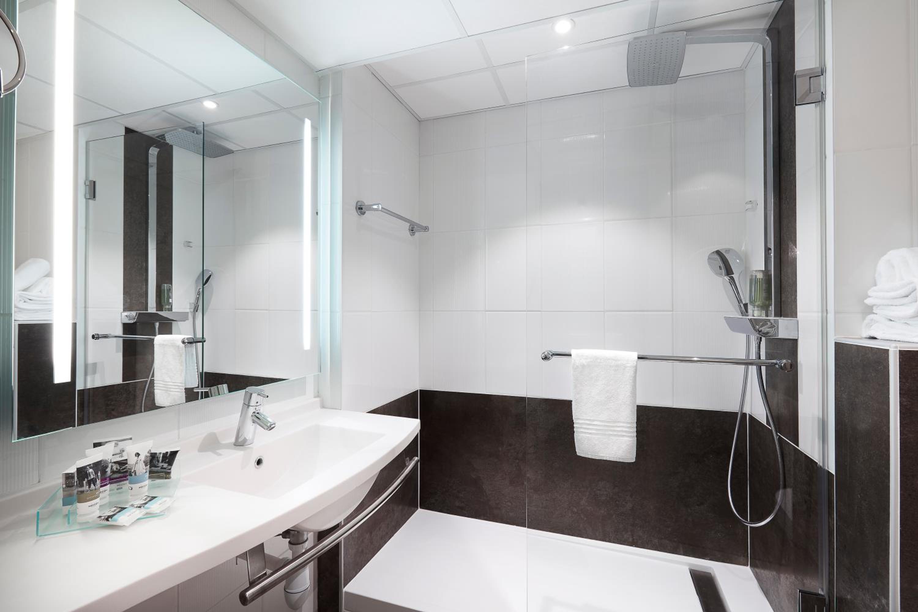 Privilege Double Room with One Double Bed and 2 Adults Occupancy (Non Smoking) thumbnail 5