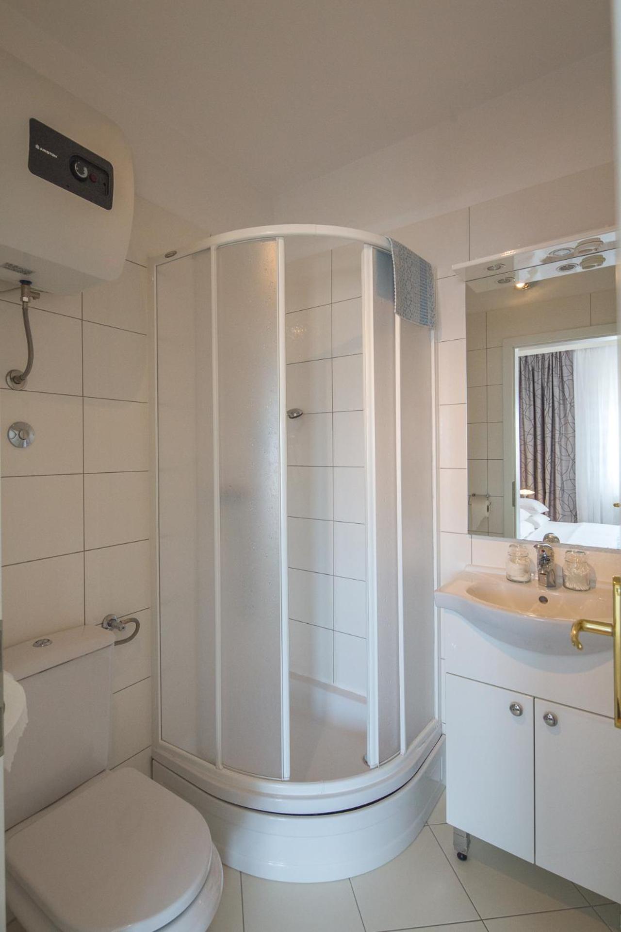 Suite with Sea View - Photo 9