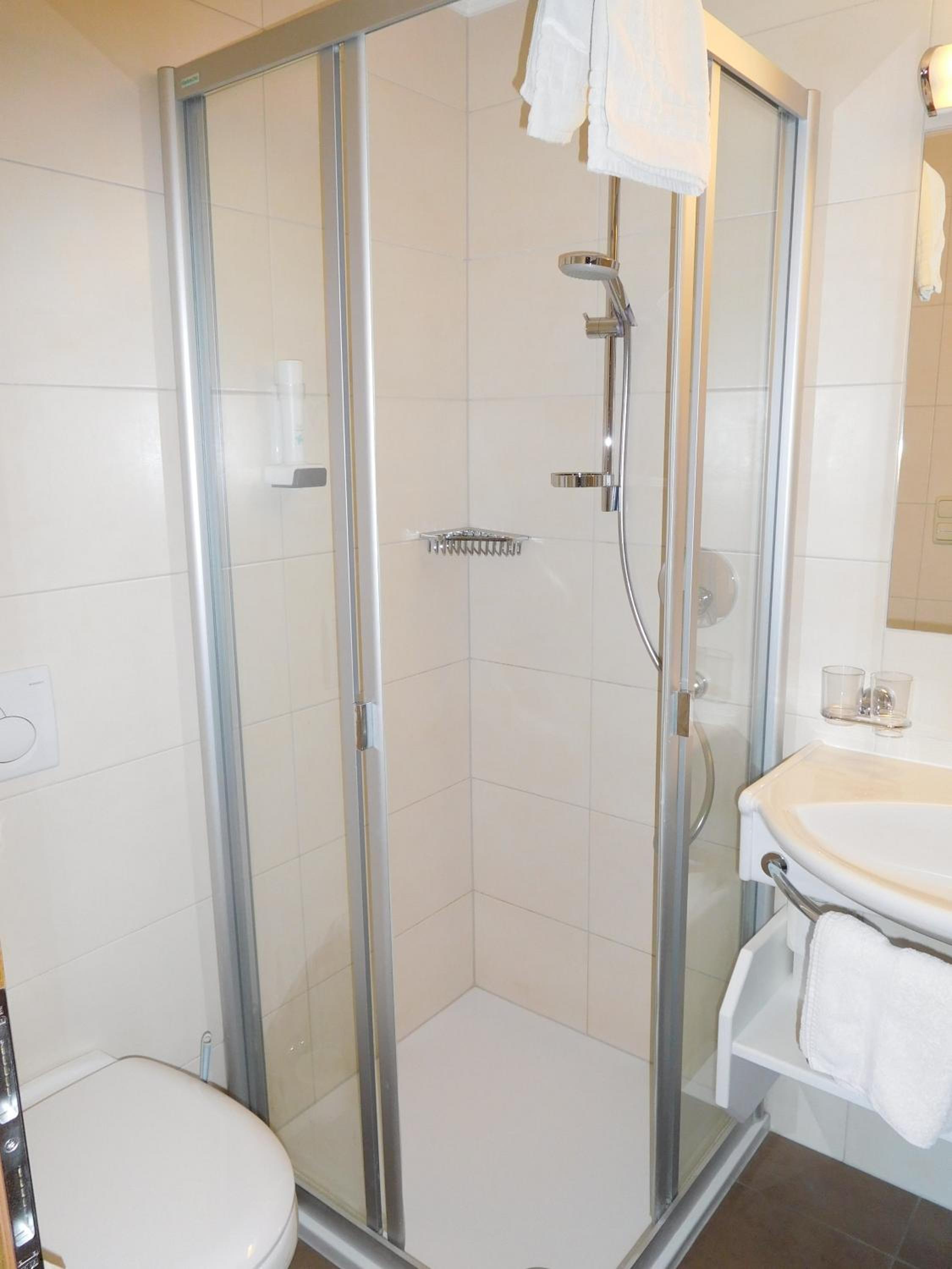 Standard Double Room - Photo 12