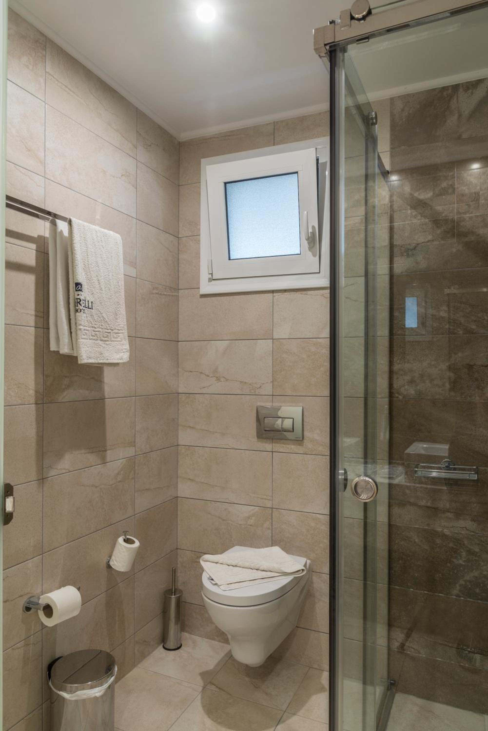 Superior Quadruple Room - Photo 13