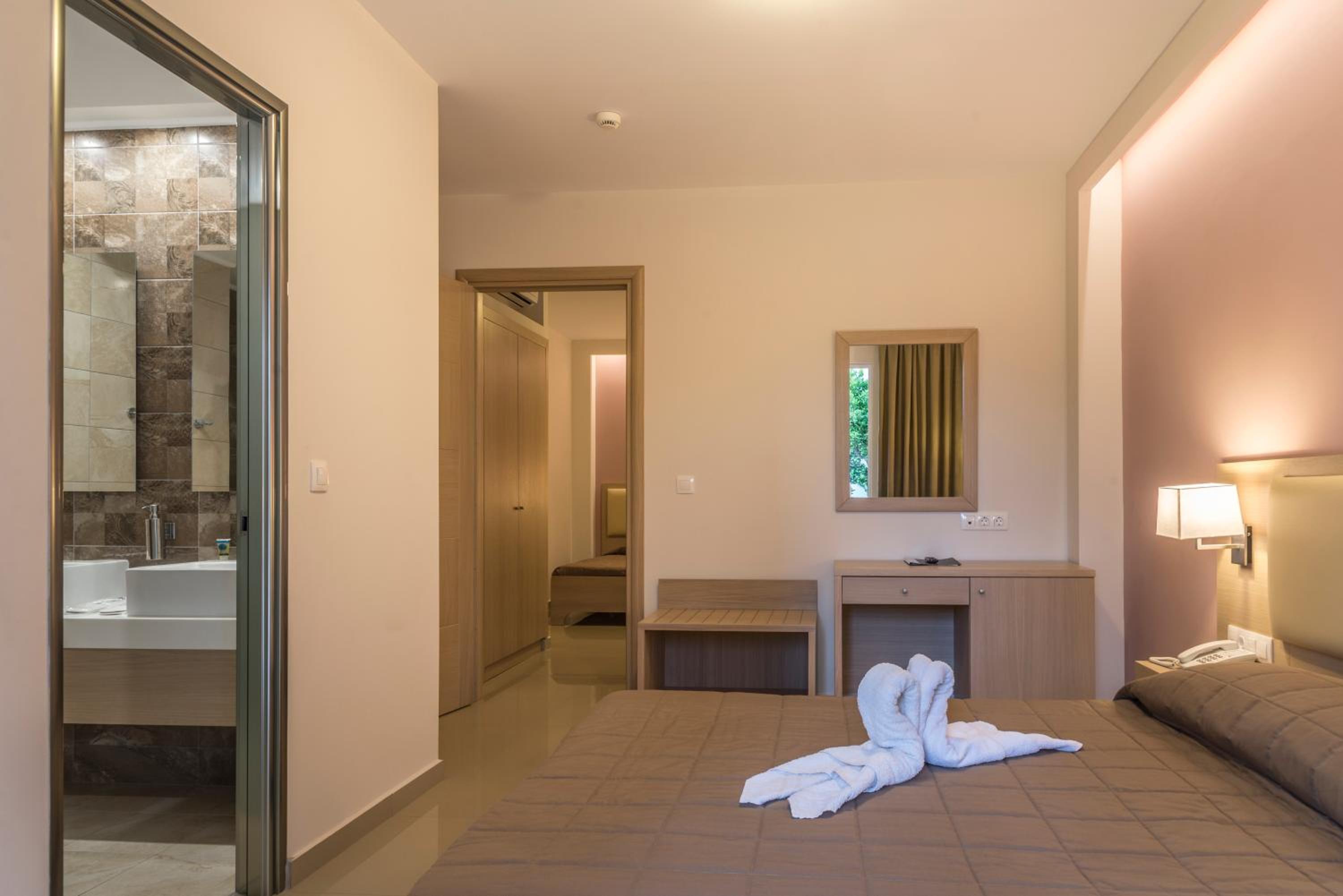 Superior Quadruple Room - Photo 1