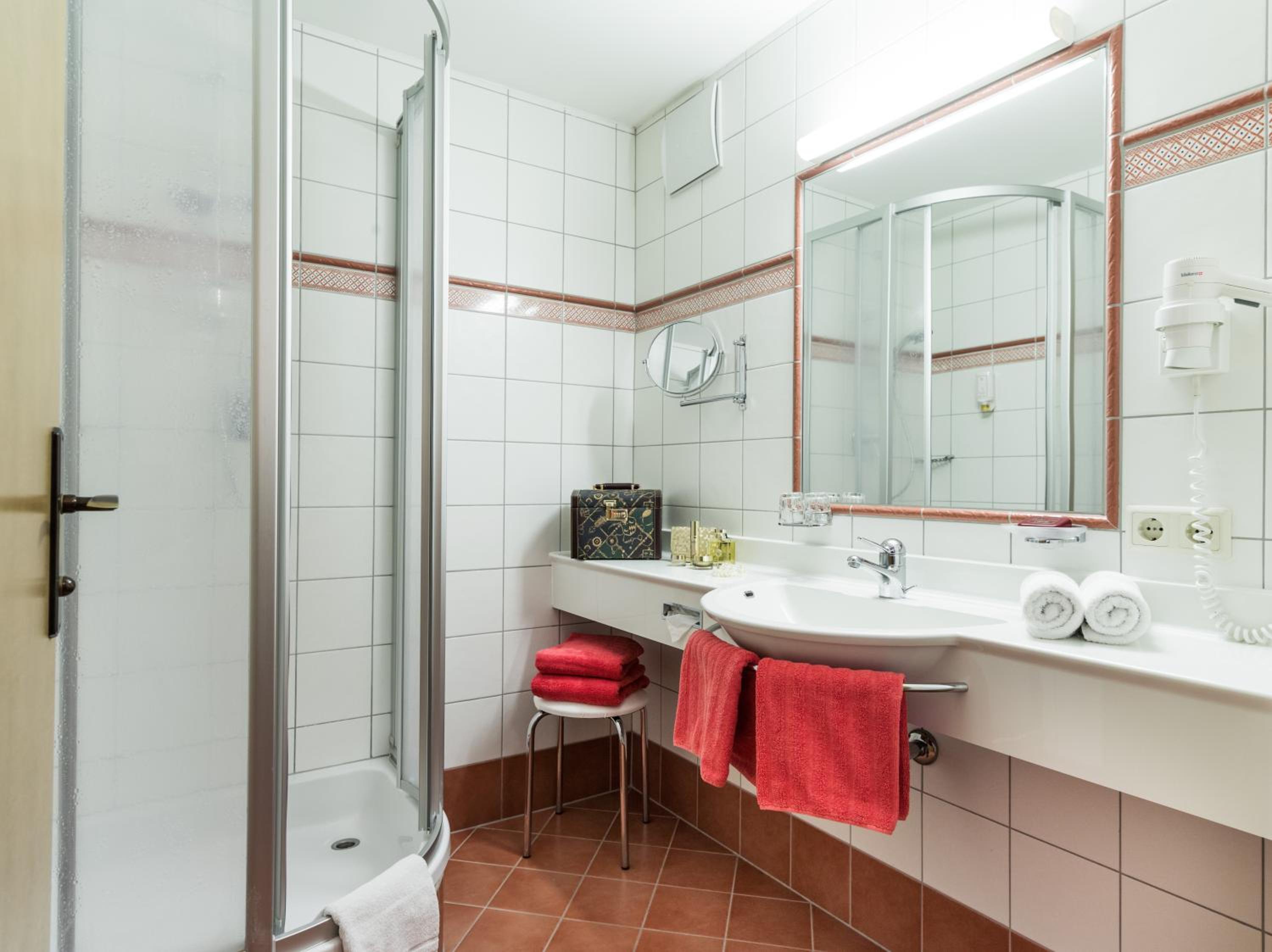 Double Room with Balcony - Photo 10
