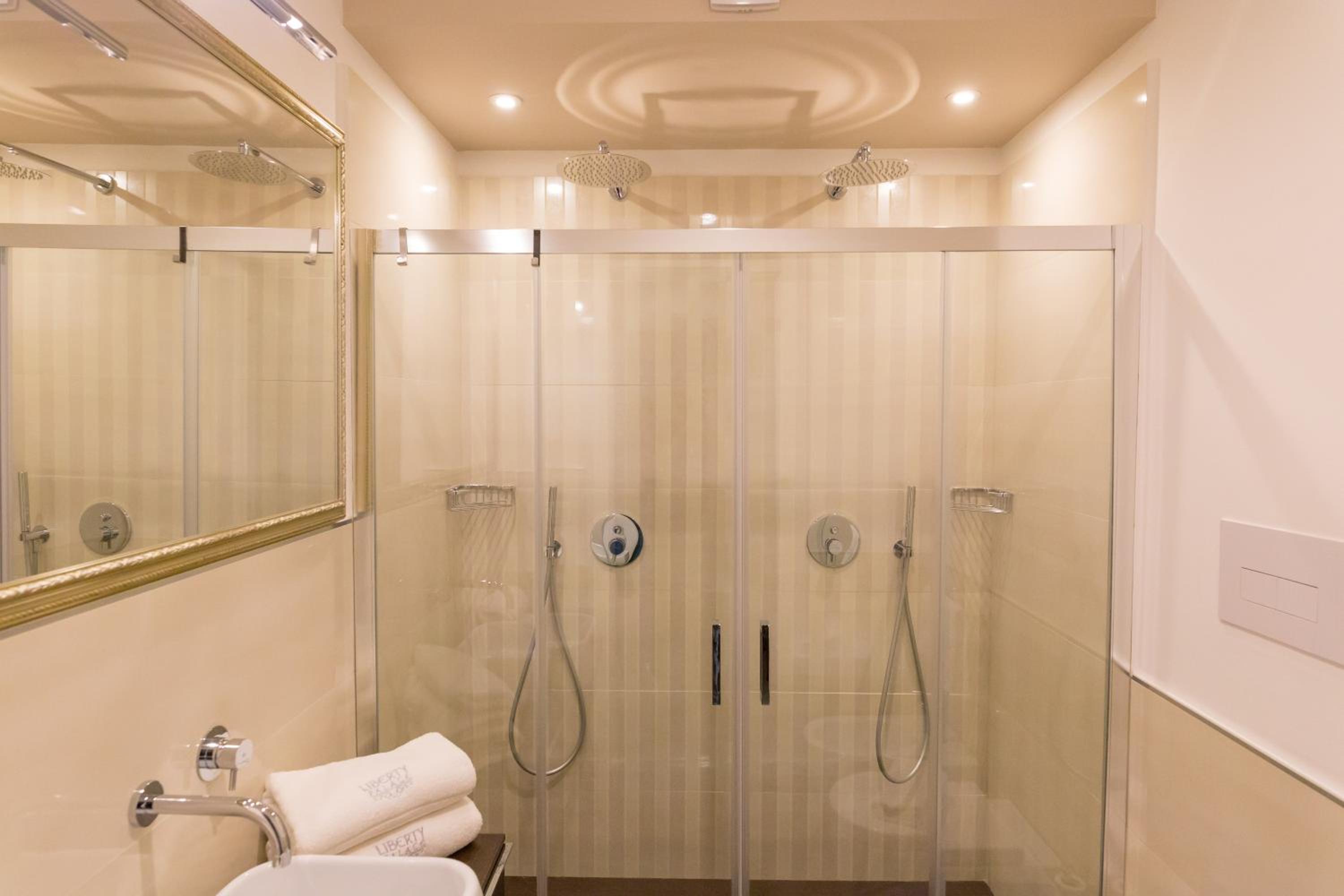 Deluxe Suite photo 3