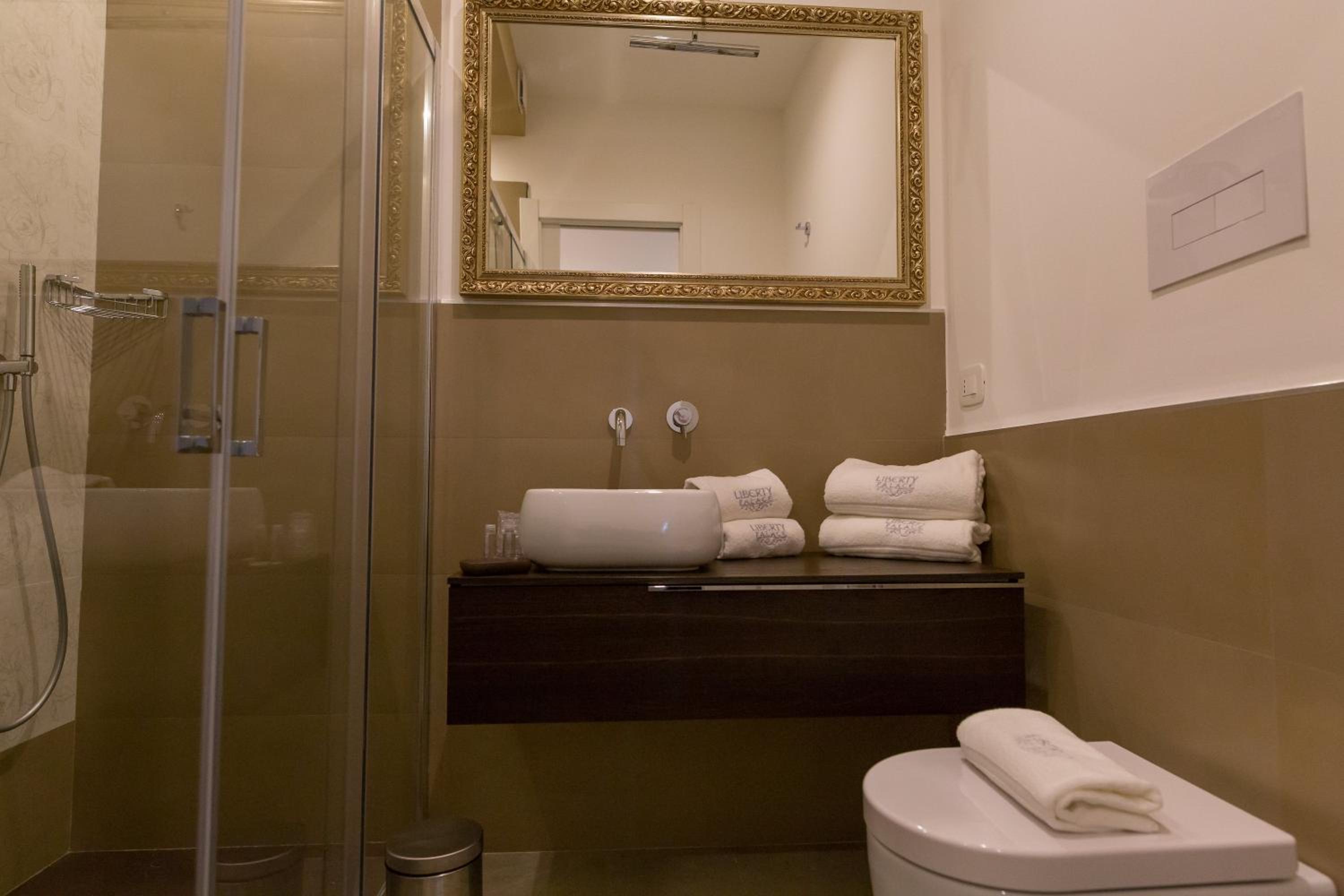Deluxe Double or Twin Room photo 2