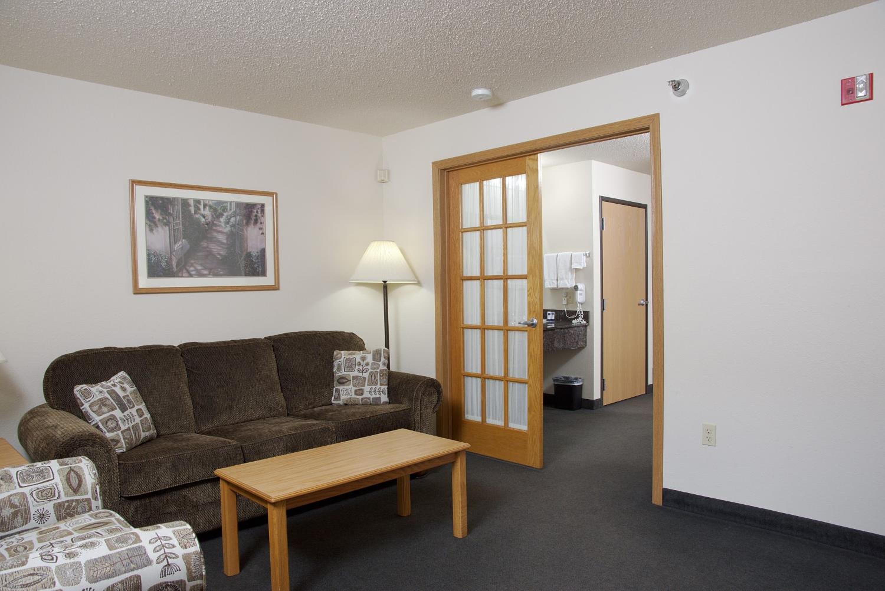 Deluxe King Suite - Non-Smoking photo 3