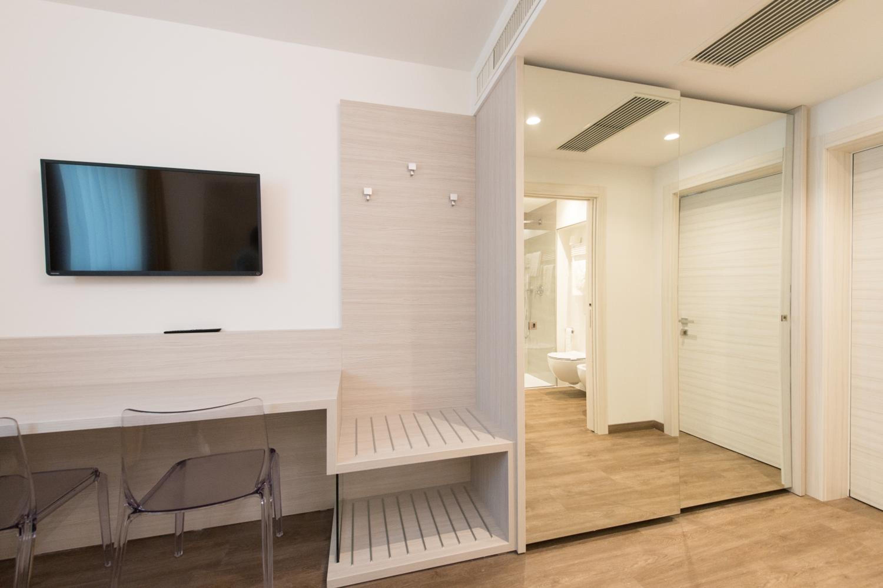 Deluxe Double or Twin Room with Pool View - spa access included  photo 3