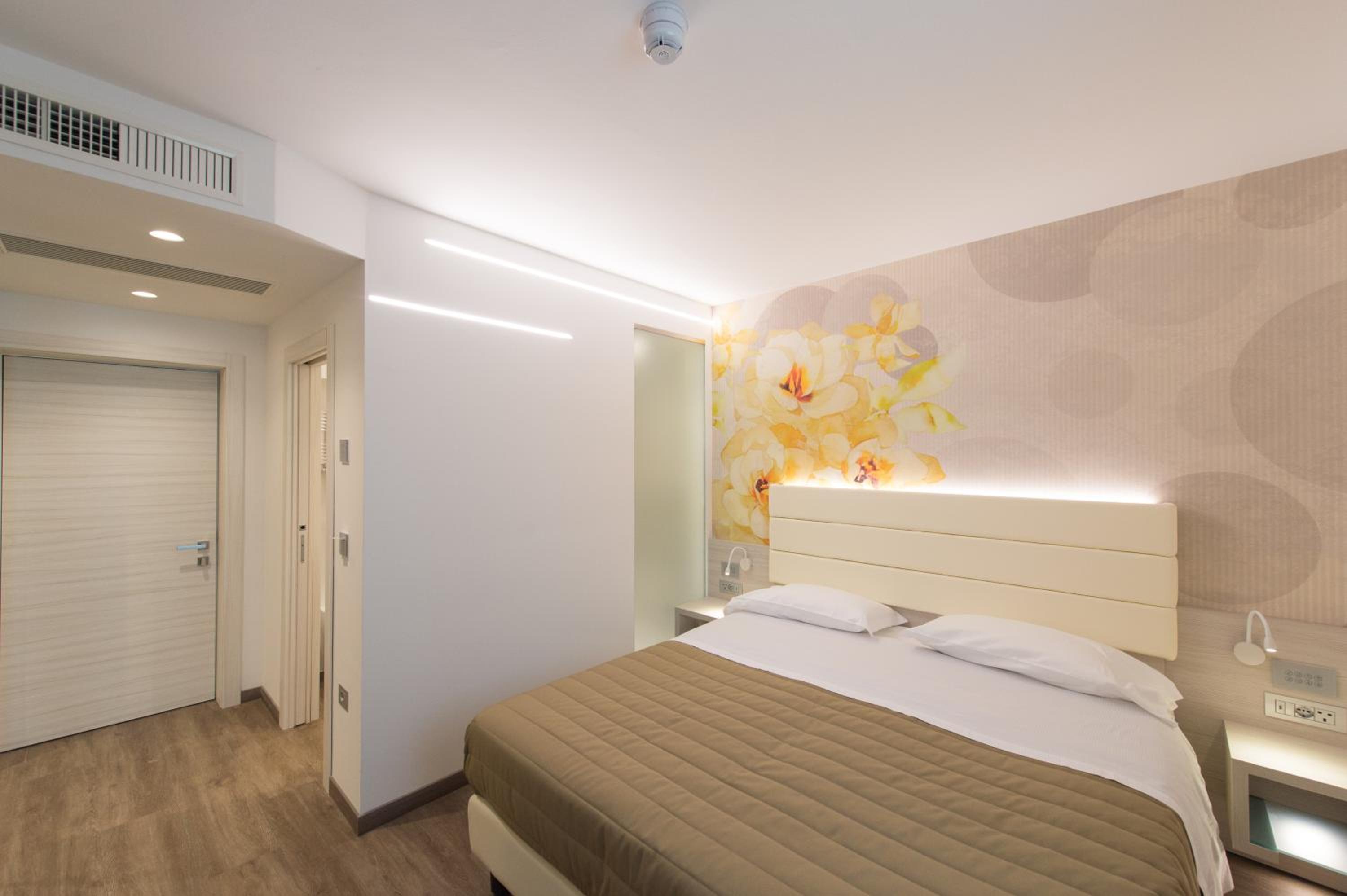 Deluxe Double or Twin Room with Pool View - spa access included 