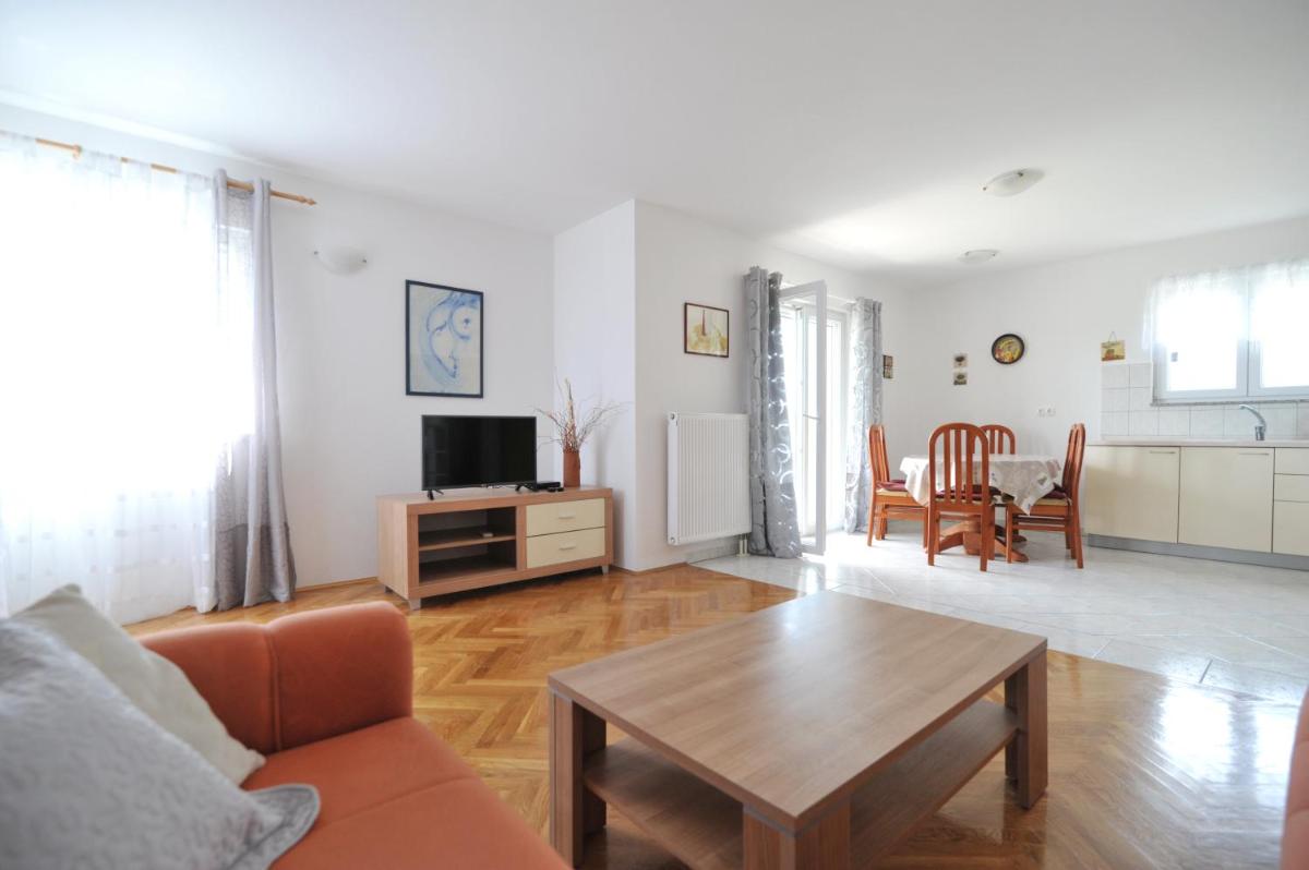 Two-Bedroom Apartment - VI Ulica 9 