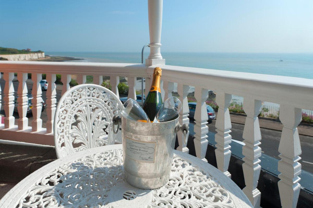 Deluxe Double Room with Balcony and Sea View photo 3