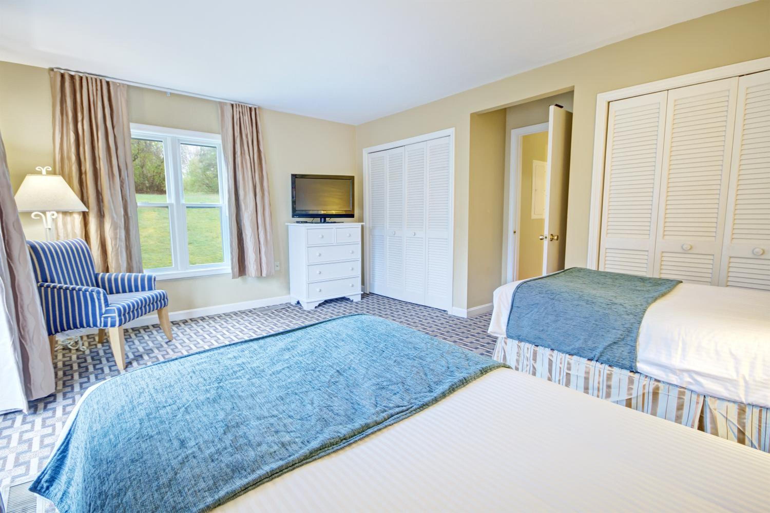 Two-Bedroom Deluxe Suite photo 3