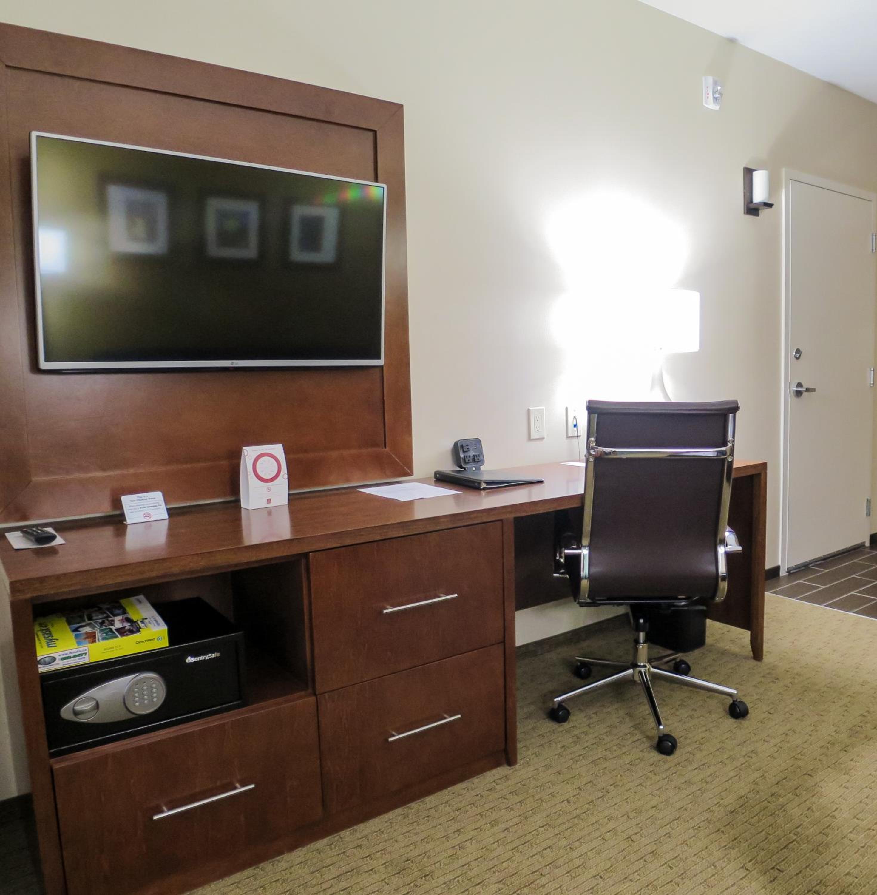 King Suite with Sofa Bed photo 2