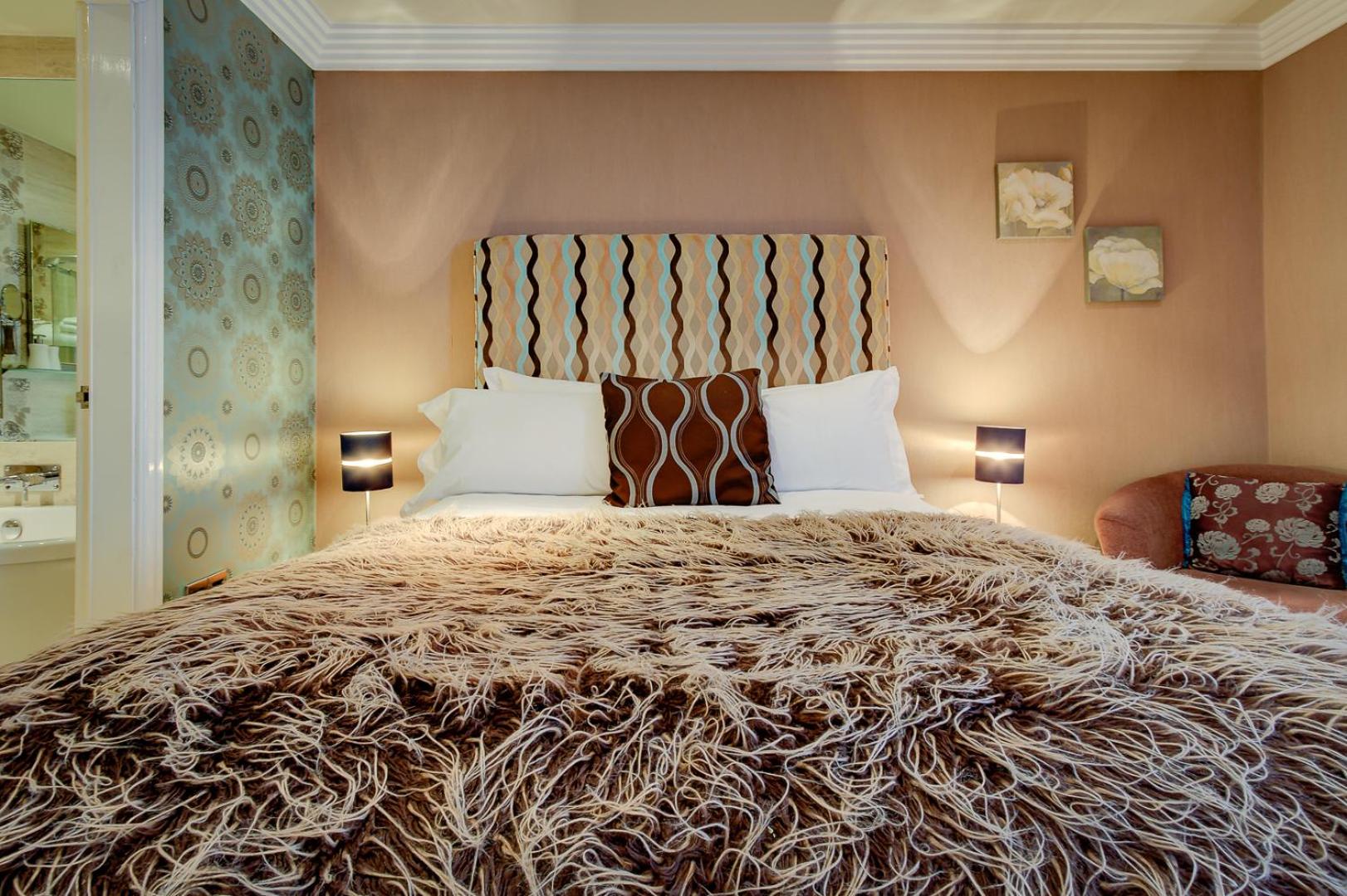 Superior King Room photo 2