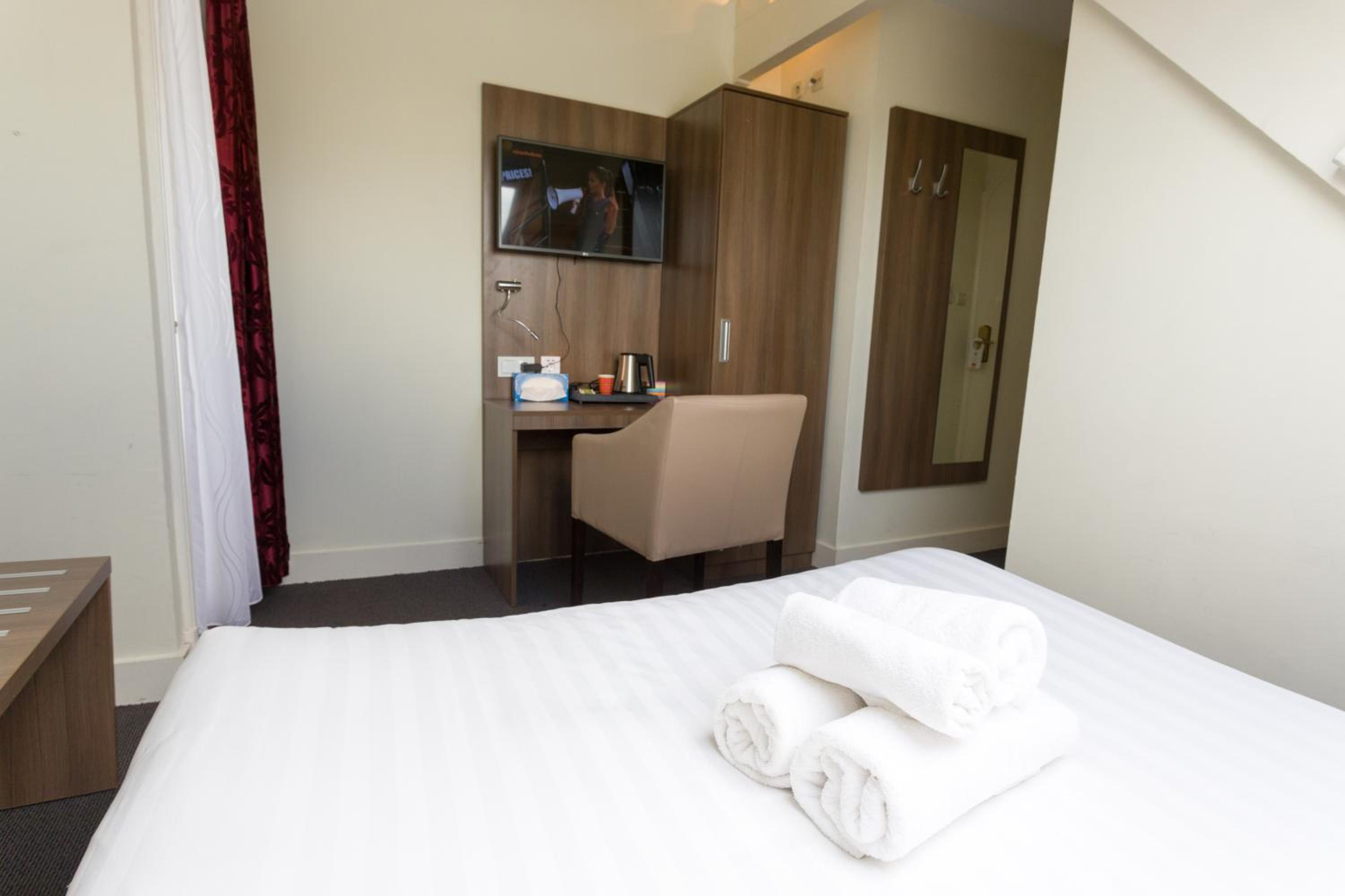 Superior Double Room with Bath photo 2