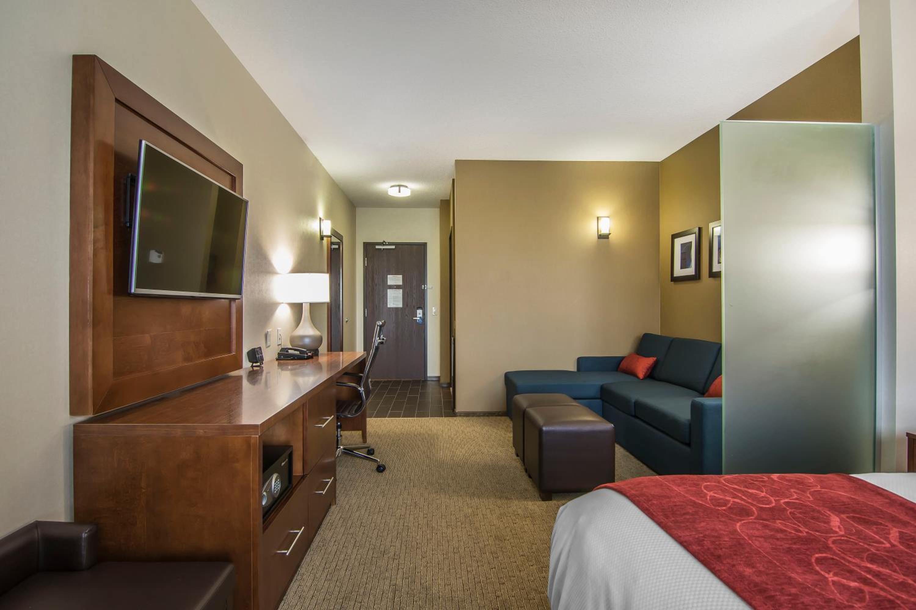 King Suite with Sofa Bed photo 3