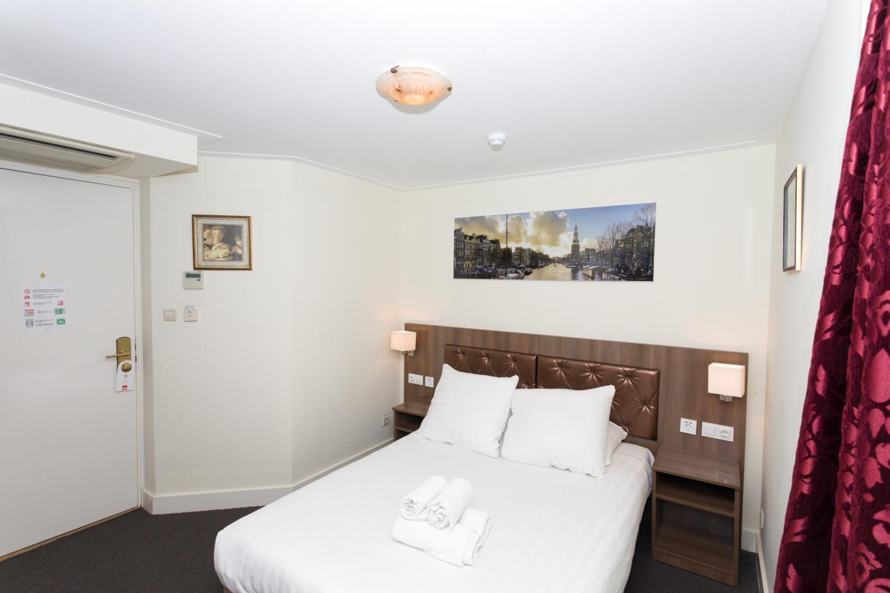 Standard Single Room with Shower photo 2