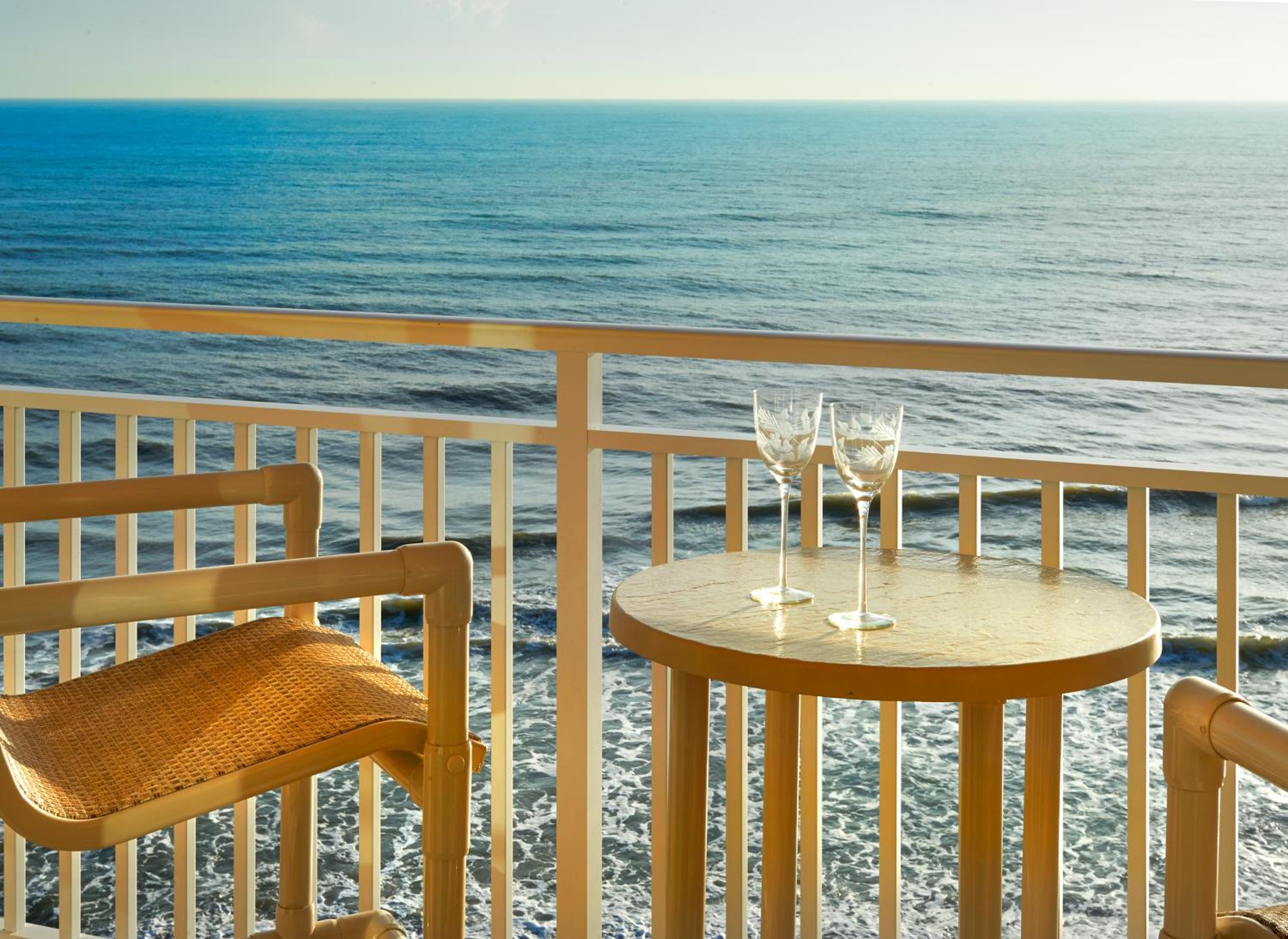 Deluxe Penthouse Apartment with Rooftop Hot Tub - Oceanfront - Unit #442 photo 2