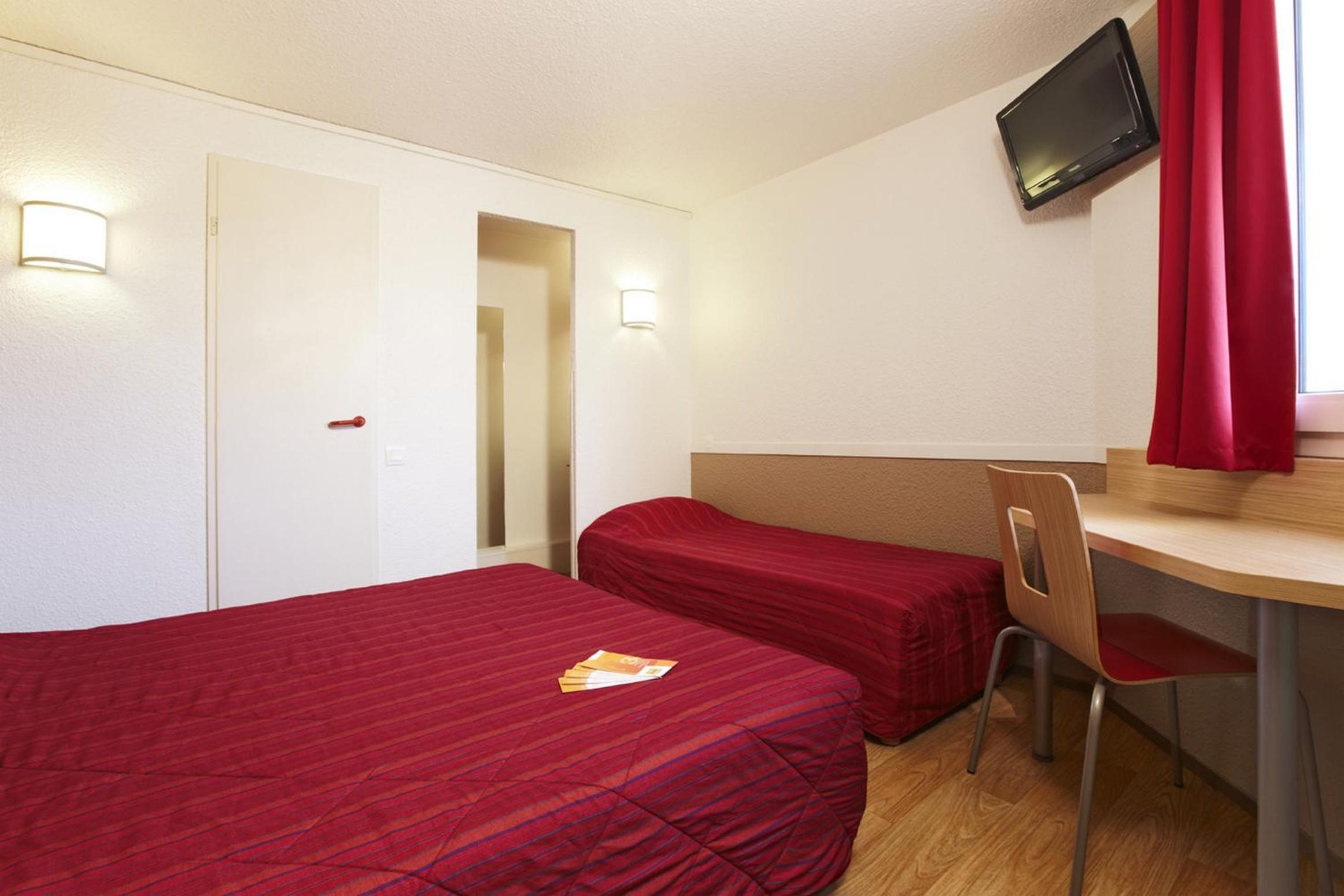 Triple Room With 1 Single Bed And 1 Double Bed photo 1