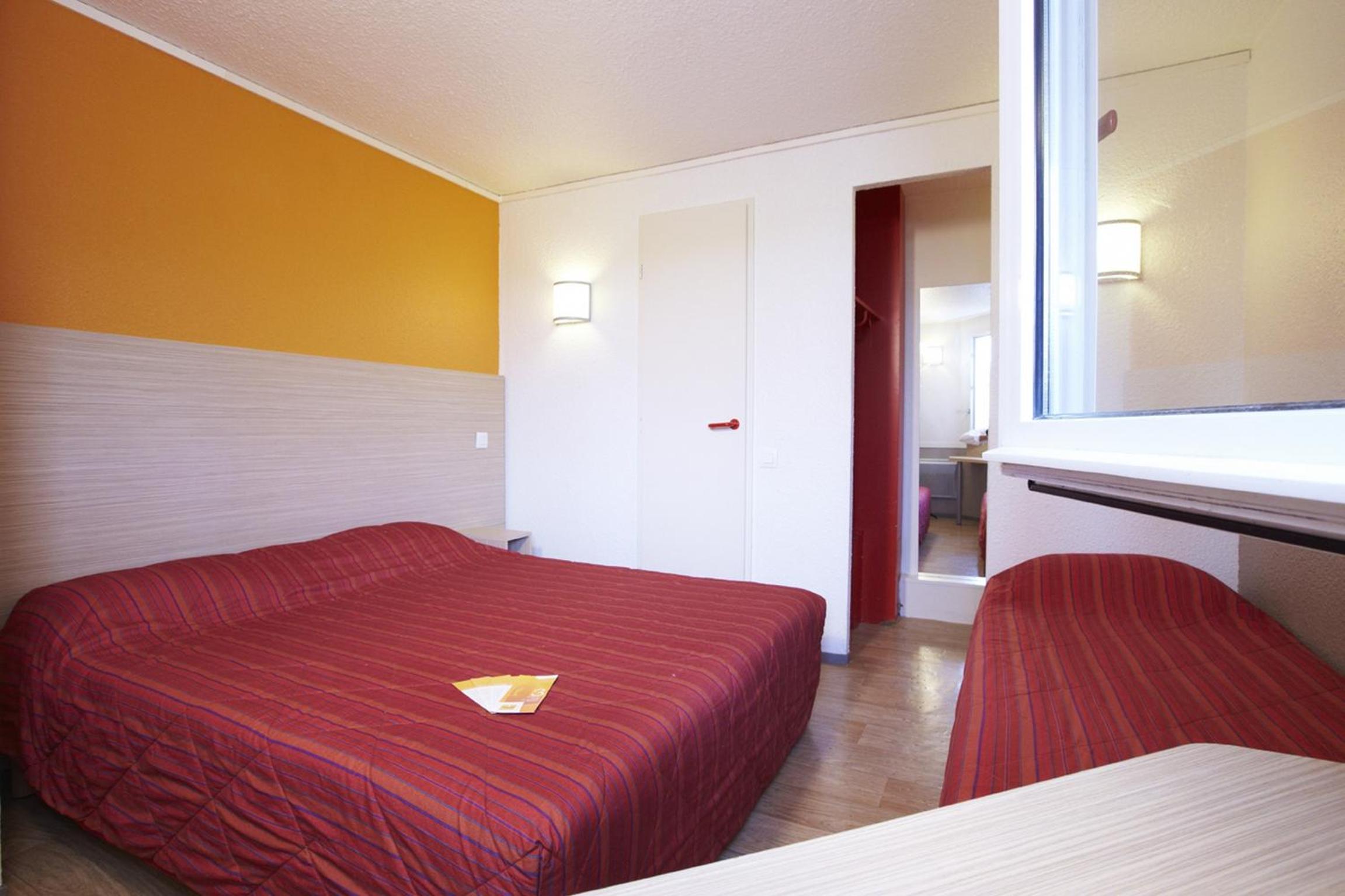 Triple Room With 1 Single Bed And 1 Double Bed photo 3