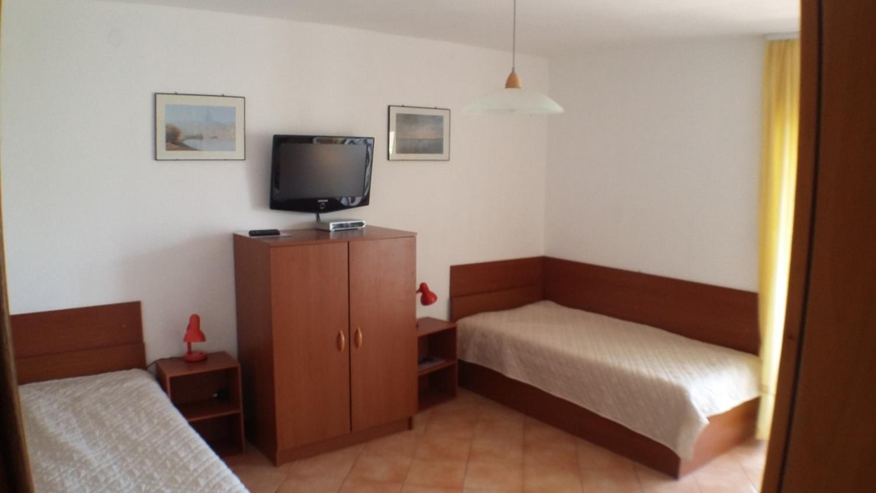 Two-Bedroom Apartment (5 Adults) photo 3