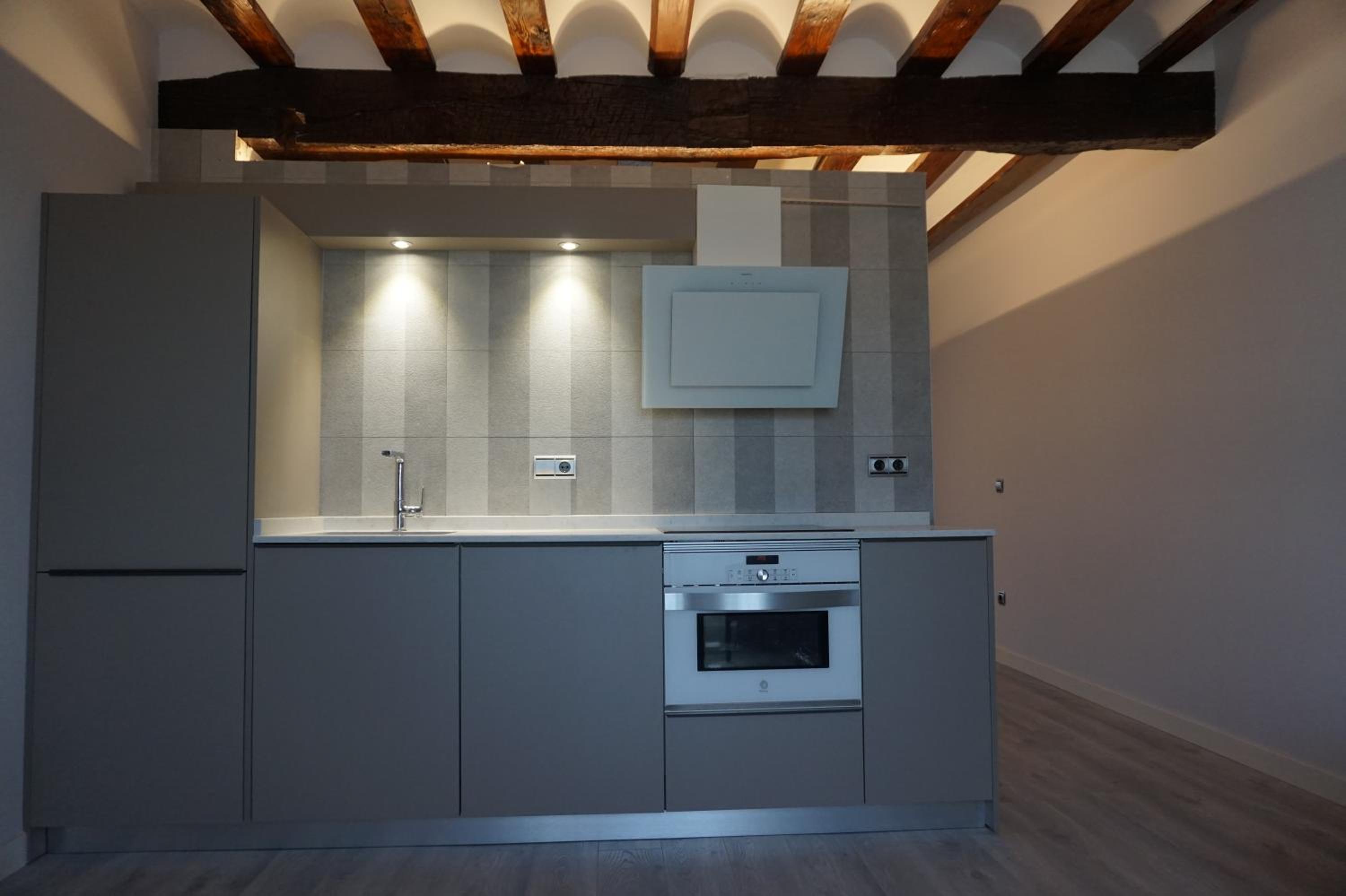 One-Bedroom Apartment - Photo 7