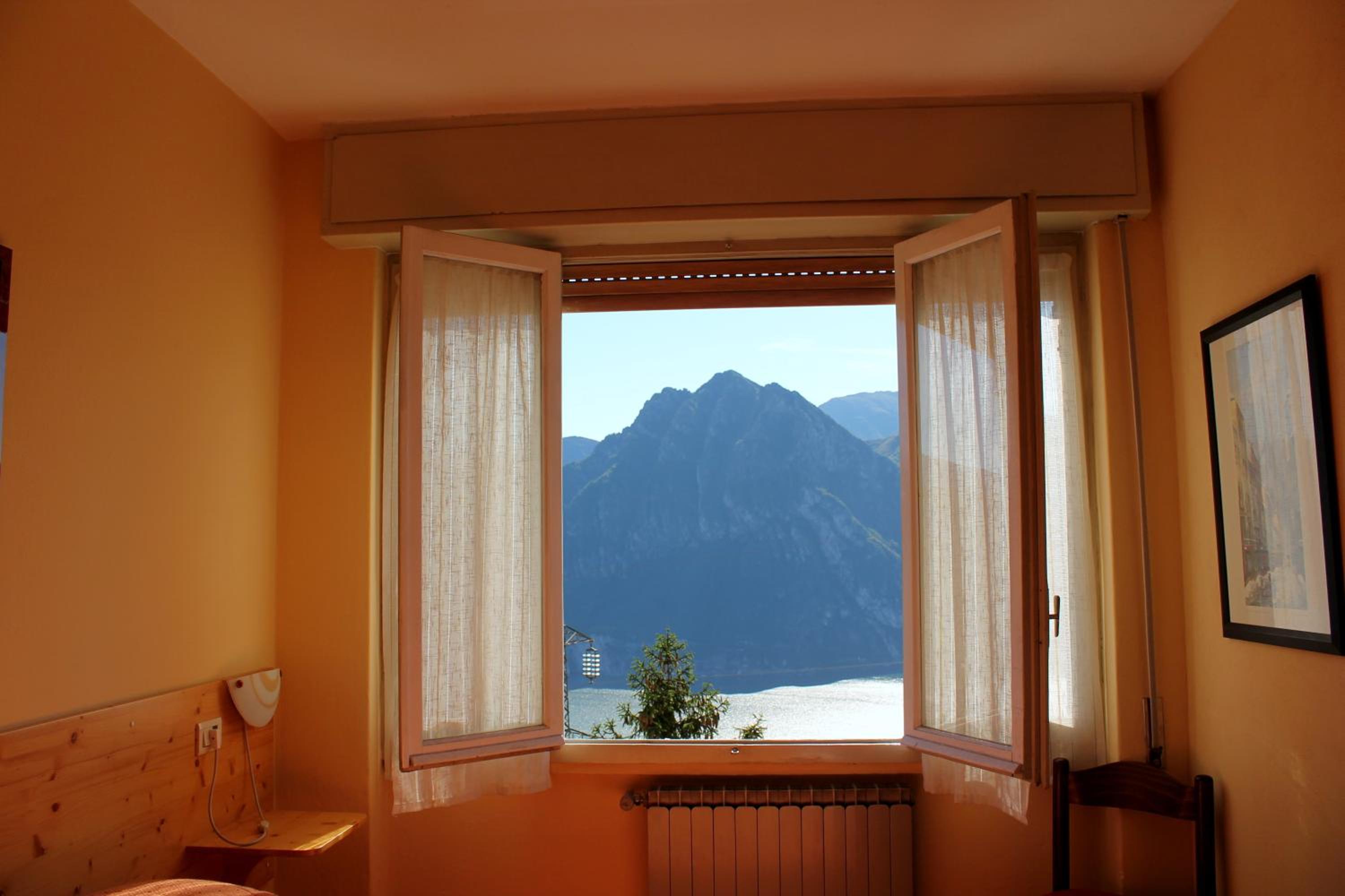 Double or Twin Room with Lake View photo 1