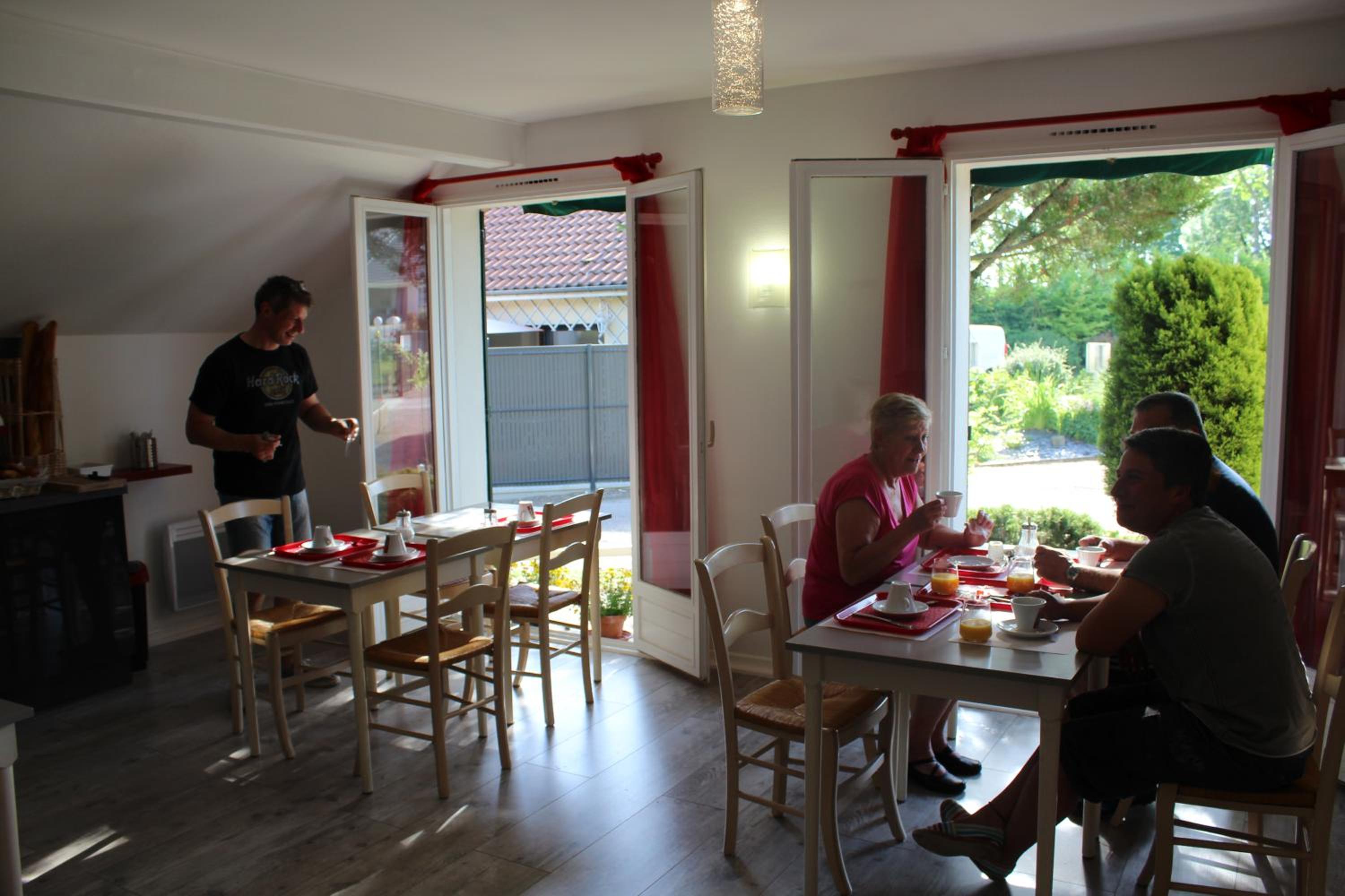 Double Room with Garden View - Photo 2