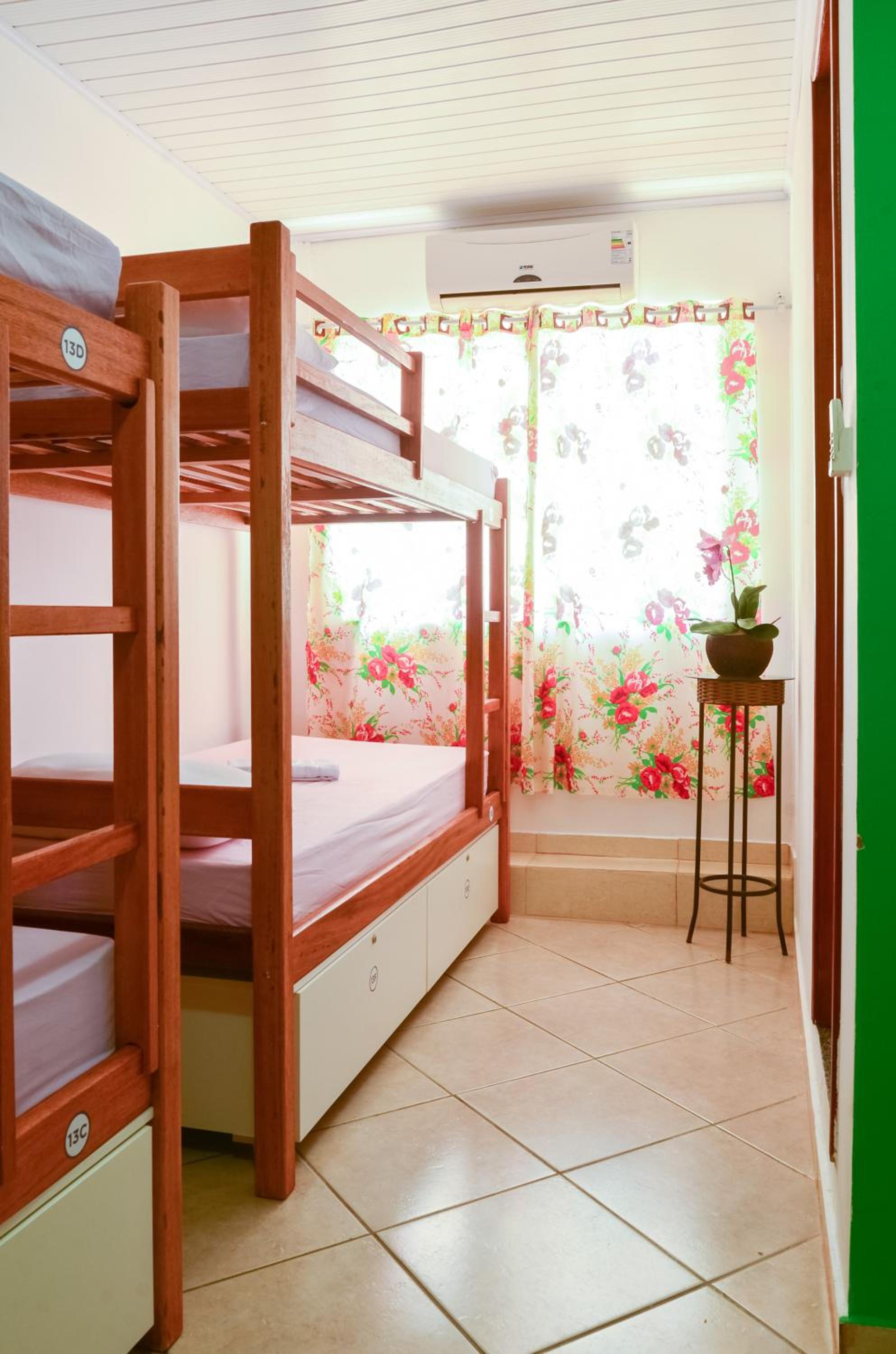 Bed in 6-Bed Mixed Dormitory Room photo 1