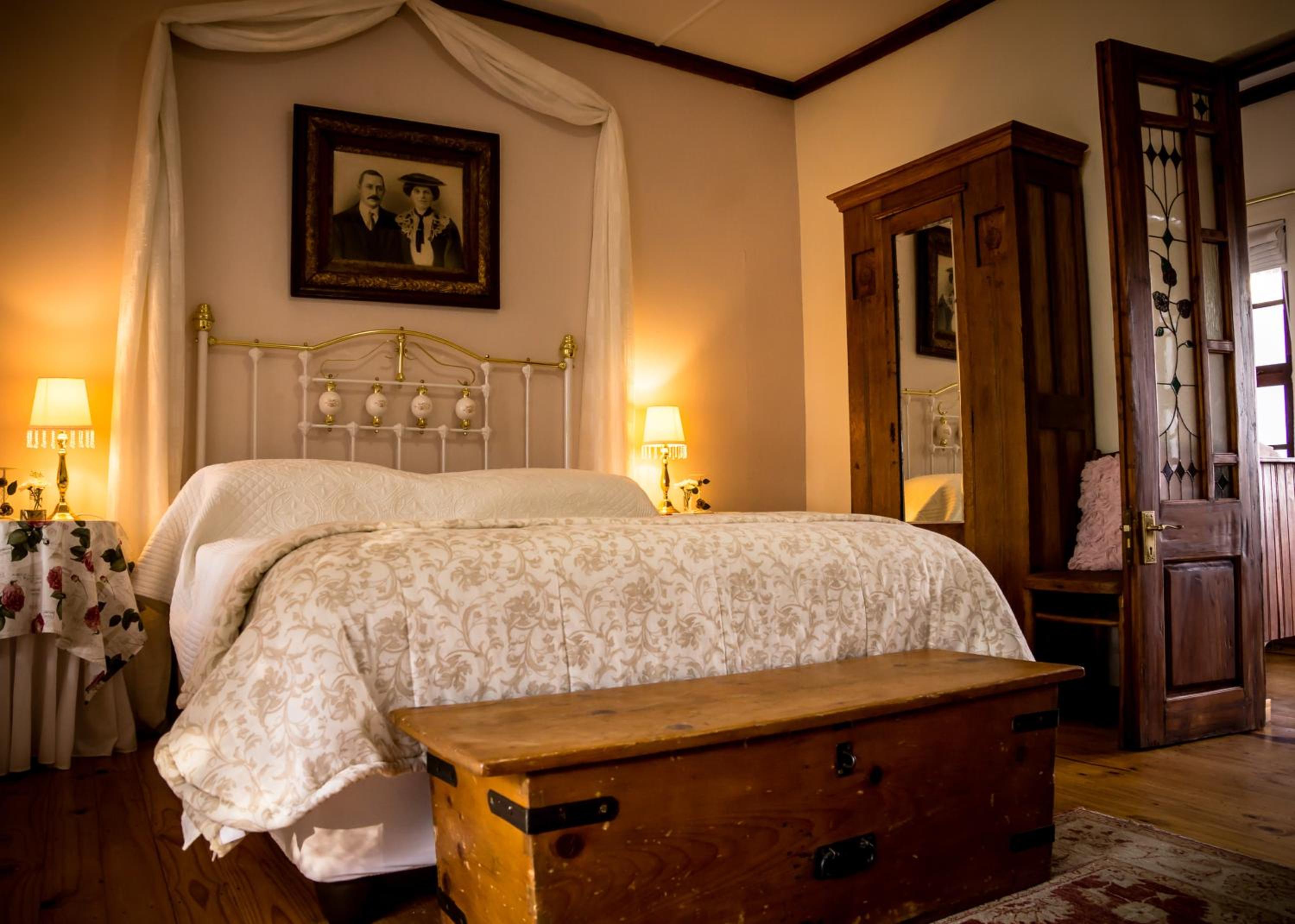 Deluxe Queen Room - Photo 9