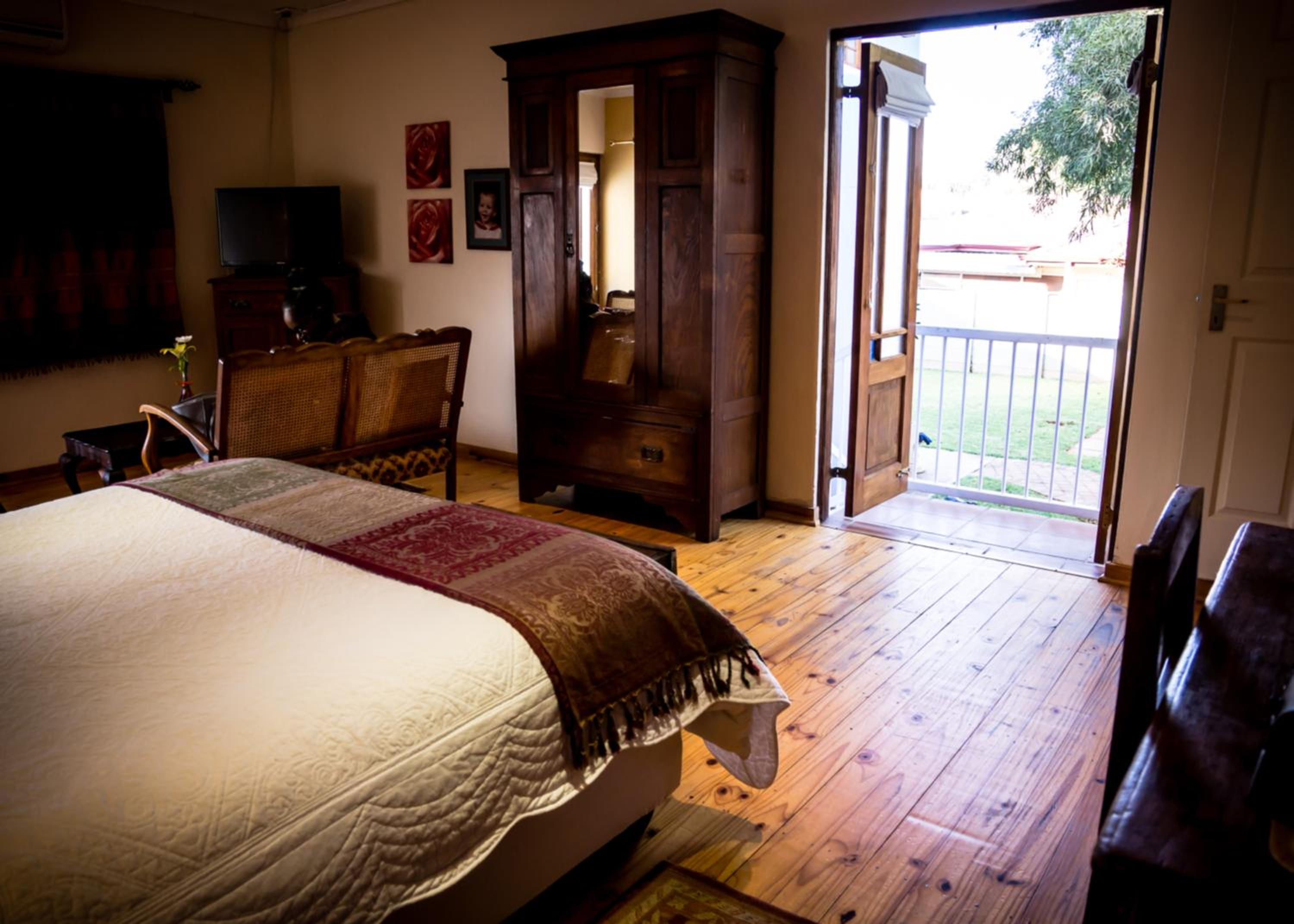 Deluxe Queen Room - Photo 5