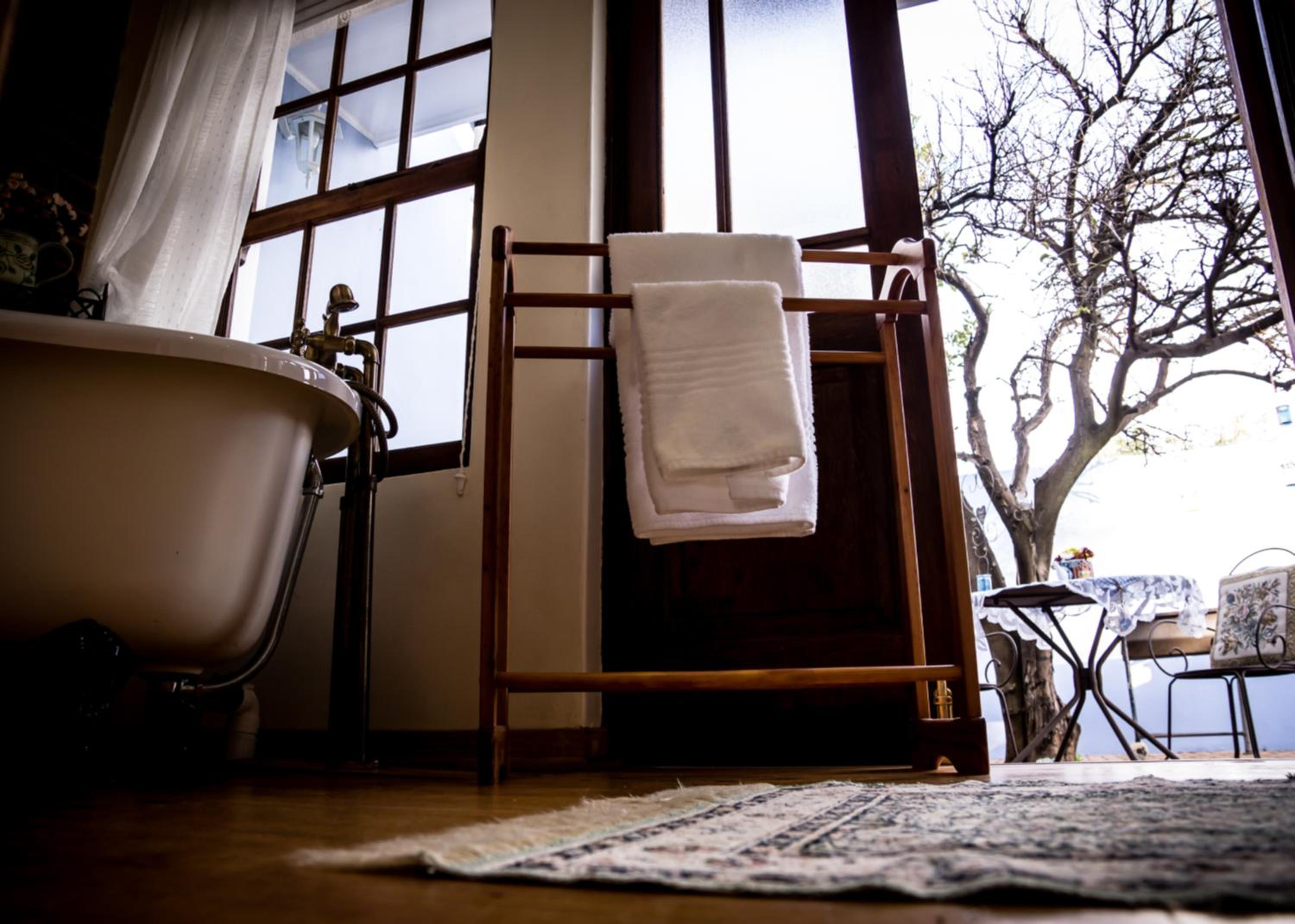 Deluxe Queen Room - Photo 11