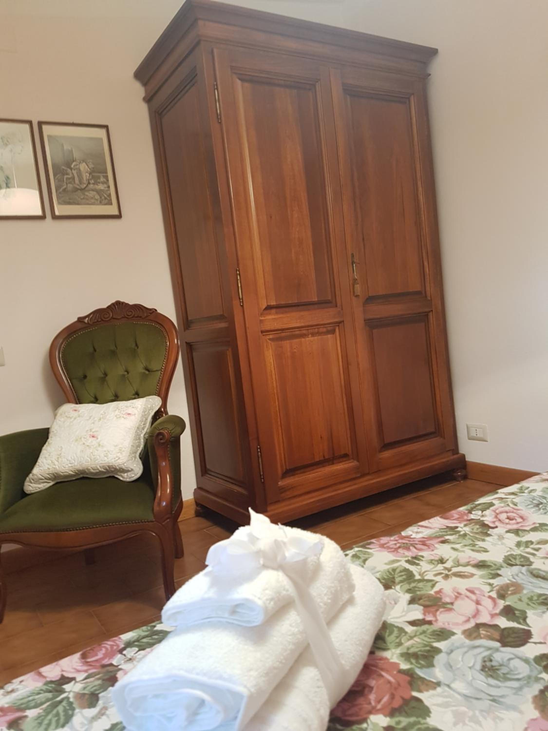 Two-Bedroom House - Photo 22