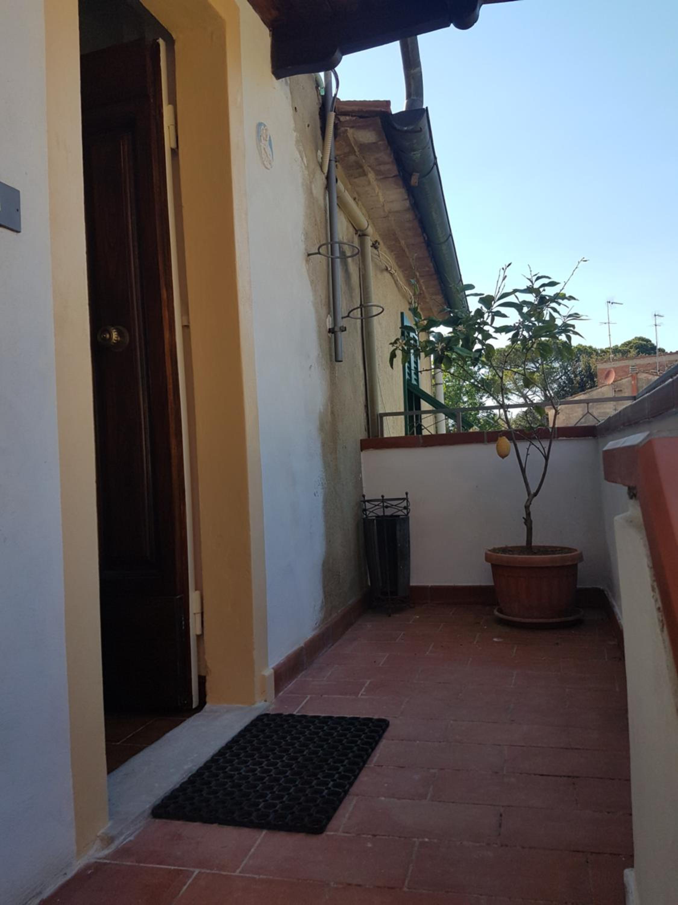 Two-Bedroom House - Photo 2