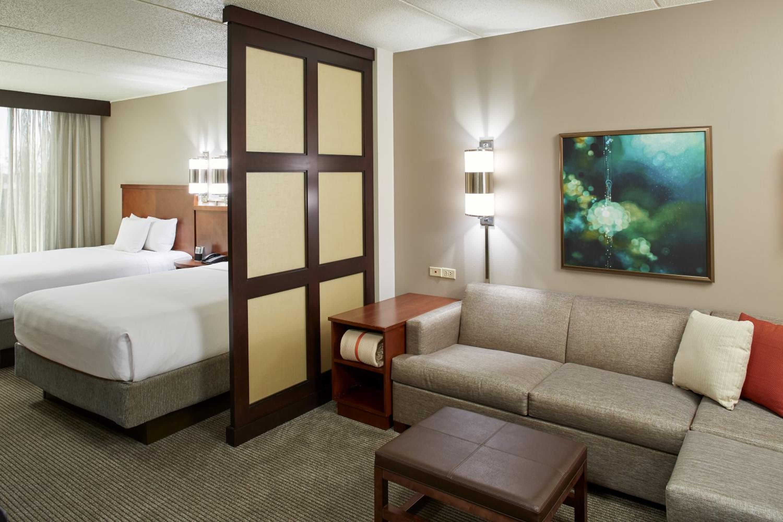Queen Room with Two Queen Beds, Sofa Bed and Accessible Tub - Photo 12