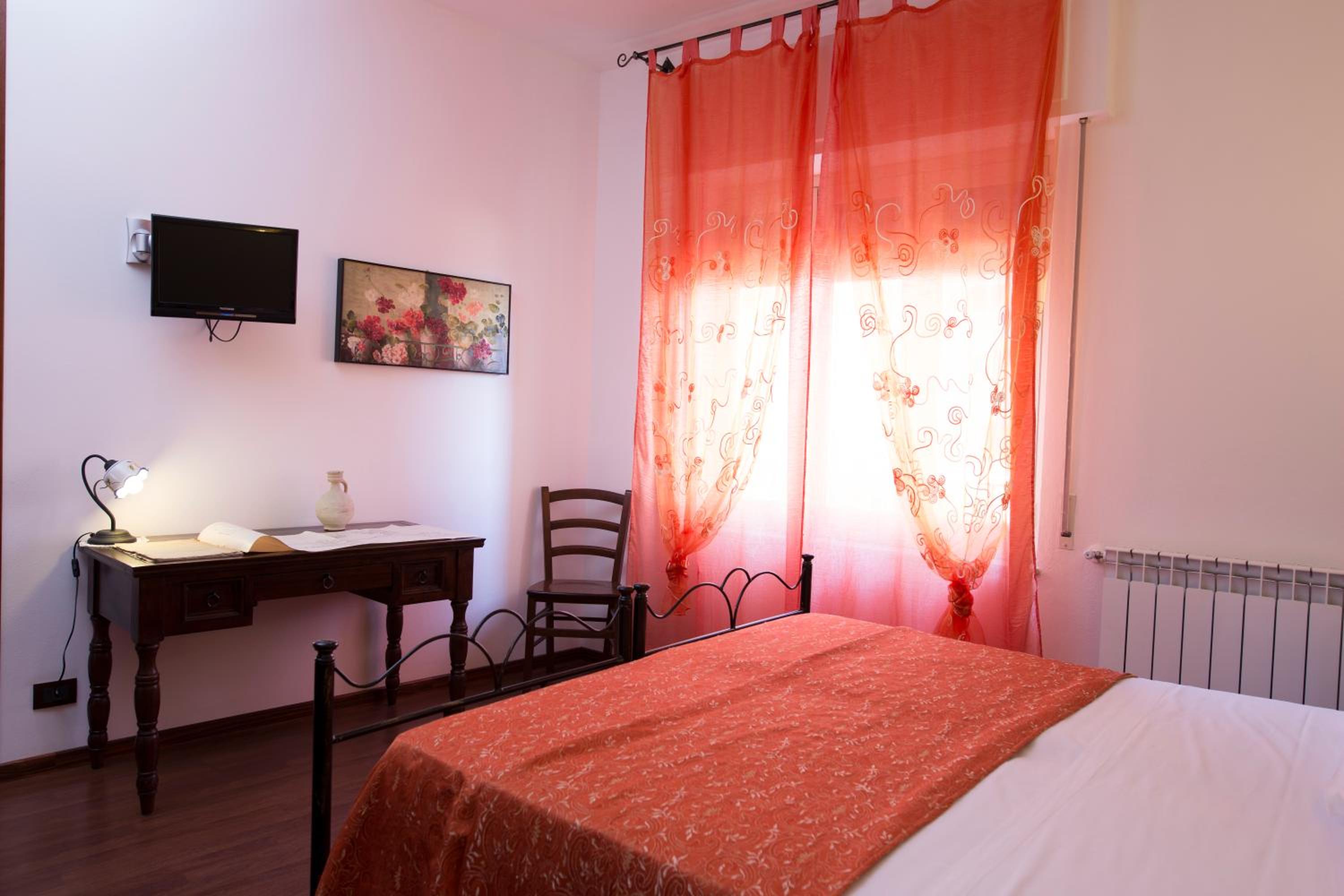 Double or Twin Room with View - Photo 1