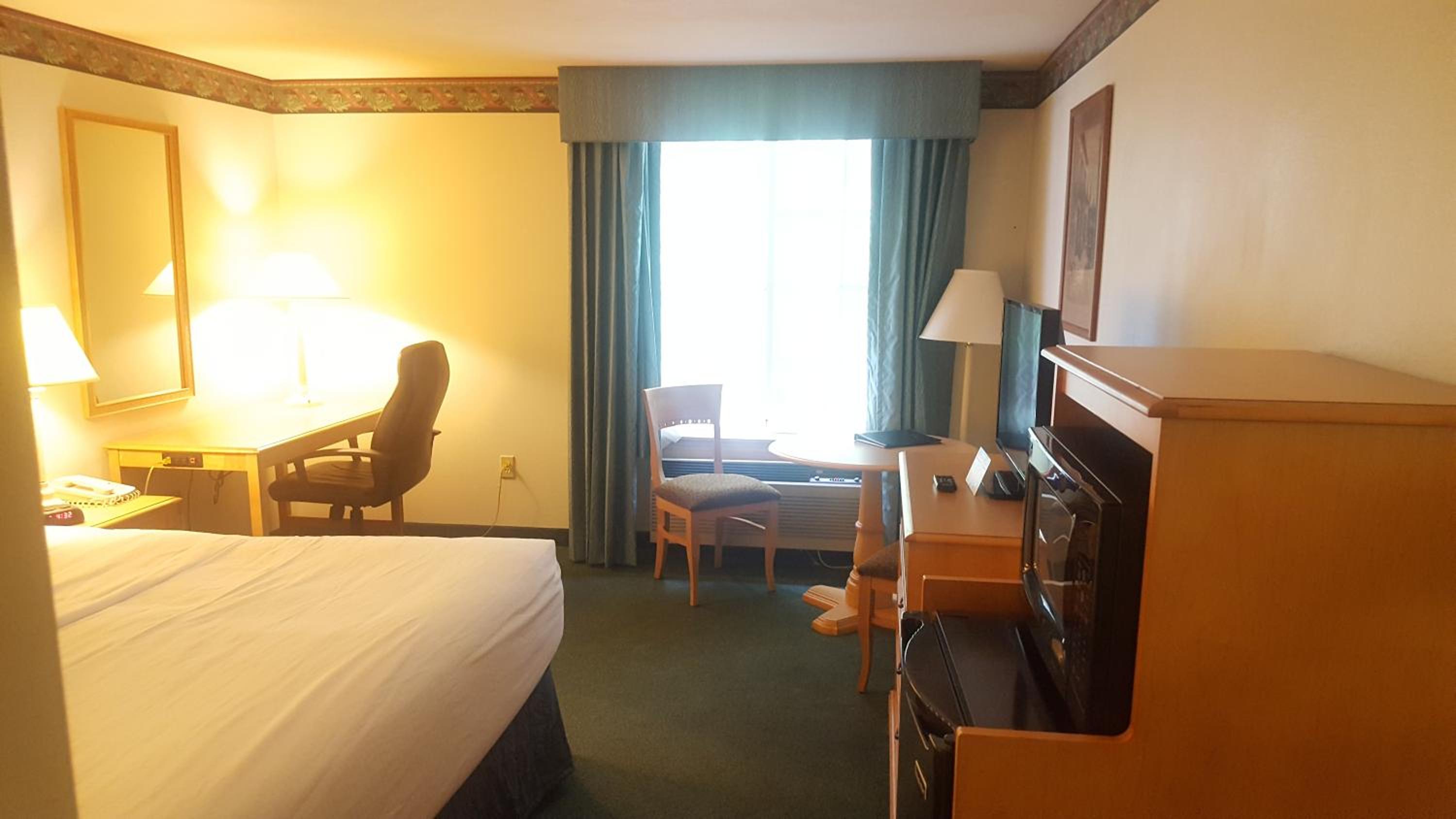 Deluxe King Room - Non-Smoking