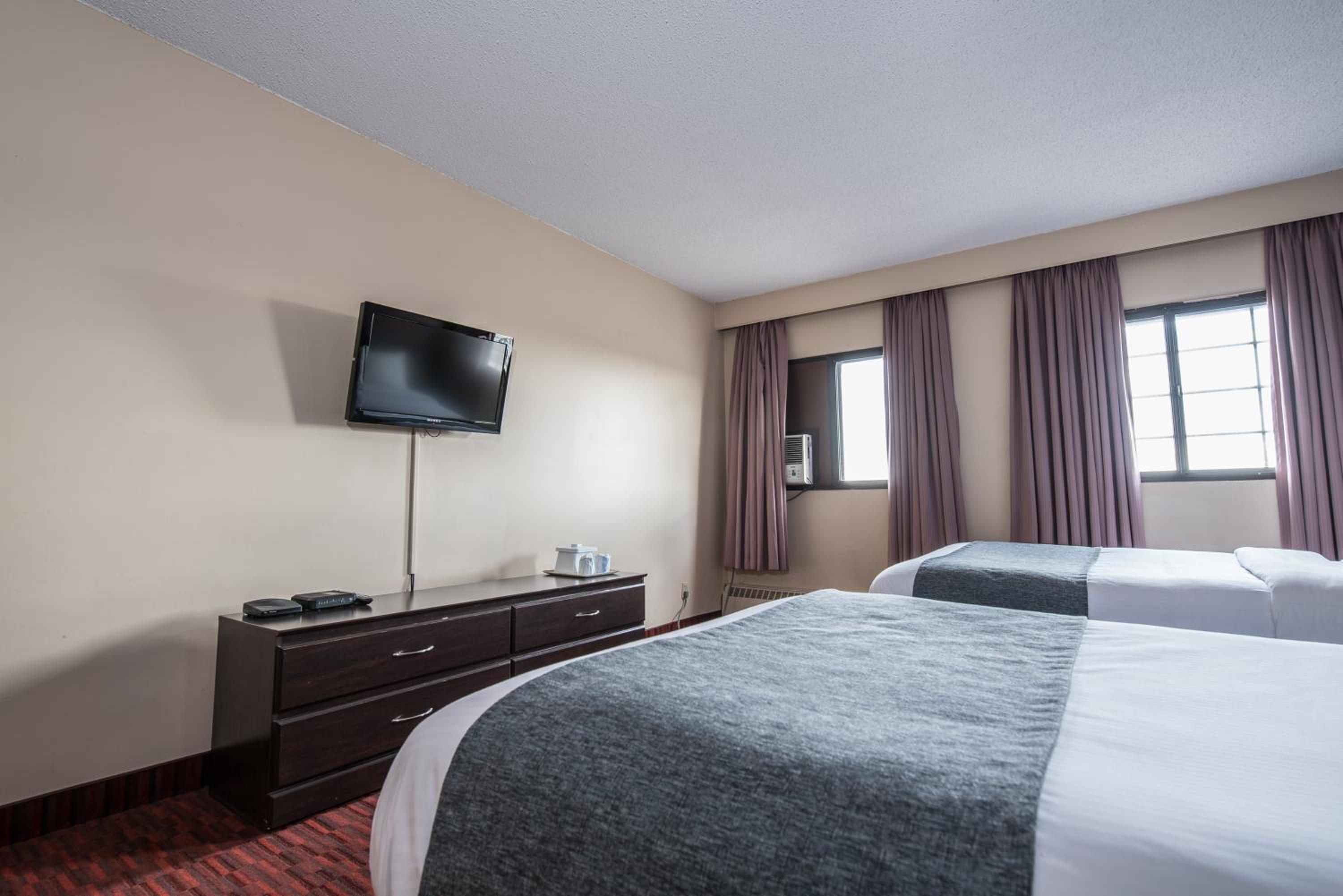 Double Room with Two Double Beds - Photo 2