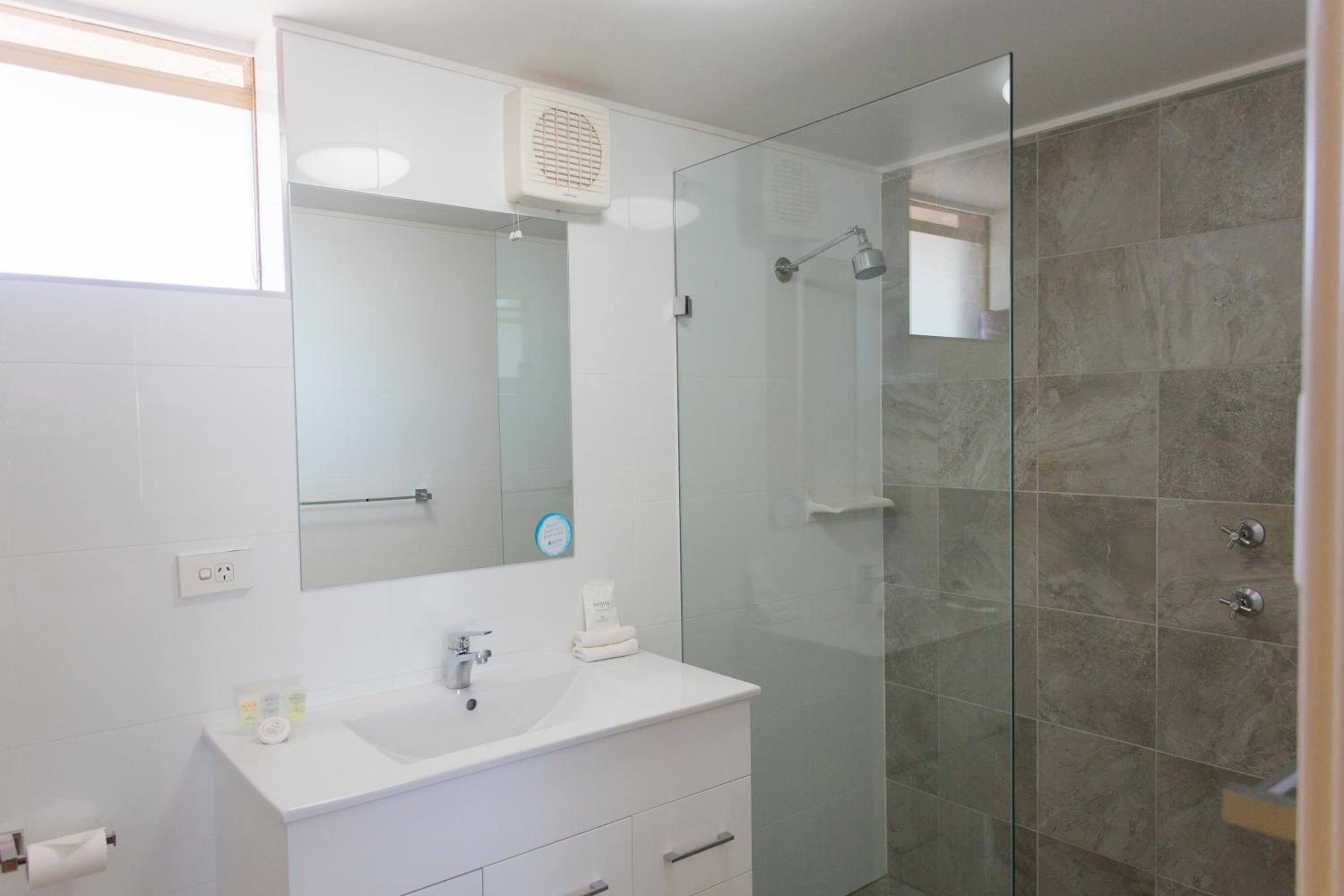 Standard King Room  - Photo 2