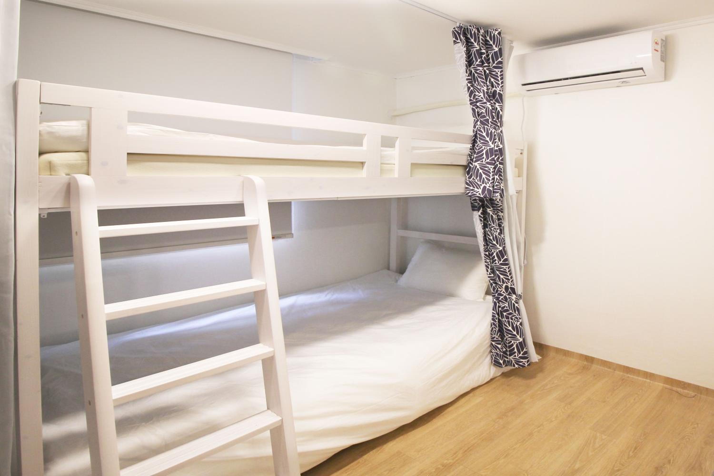 Bed in 4-Bed Mixed Dormitory Room