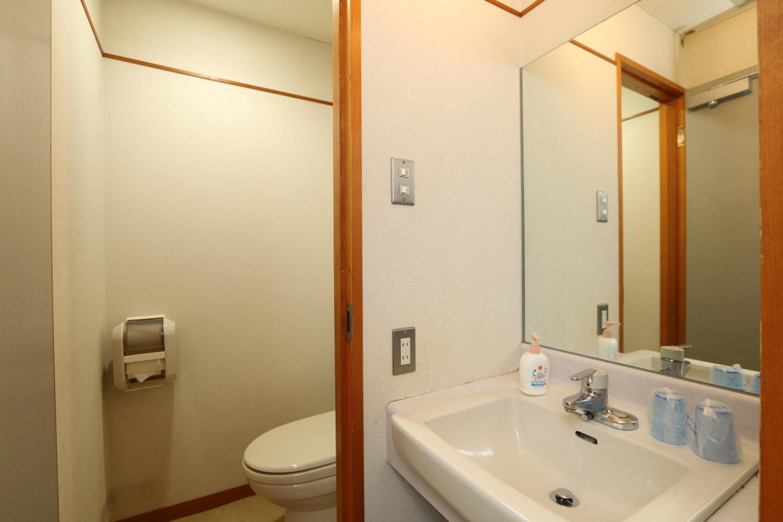 Japanese-Style Quadruple Room photo 3