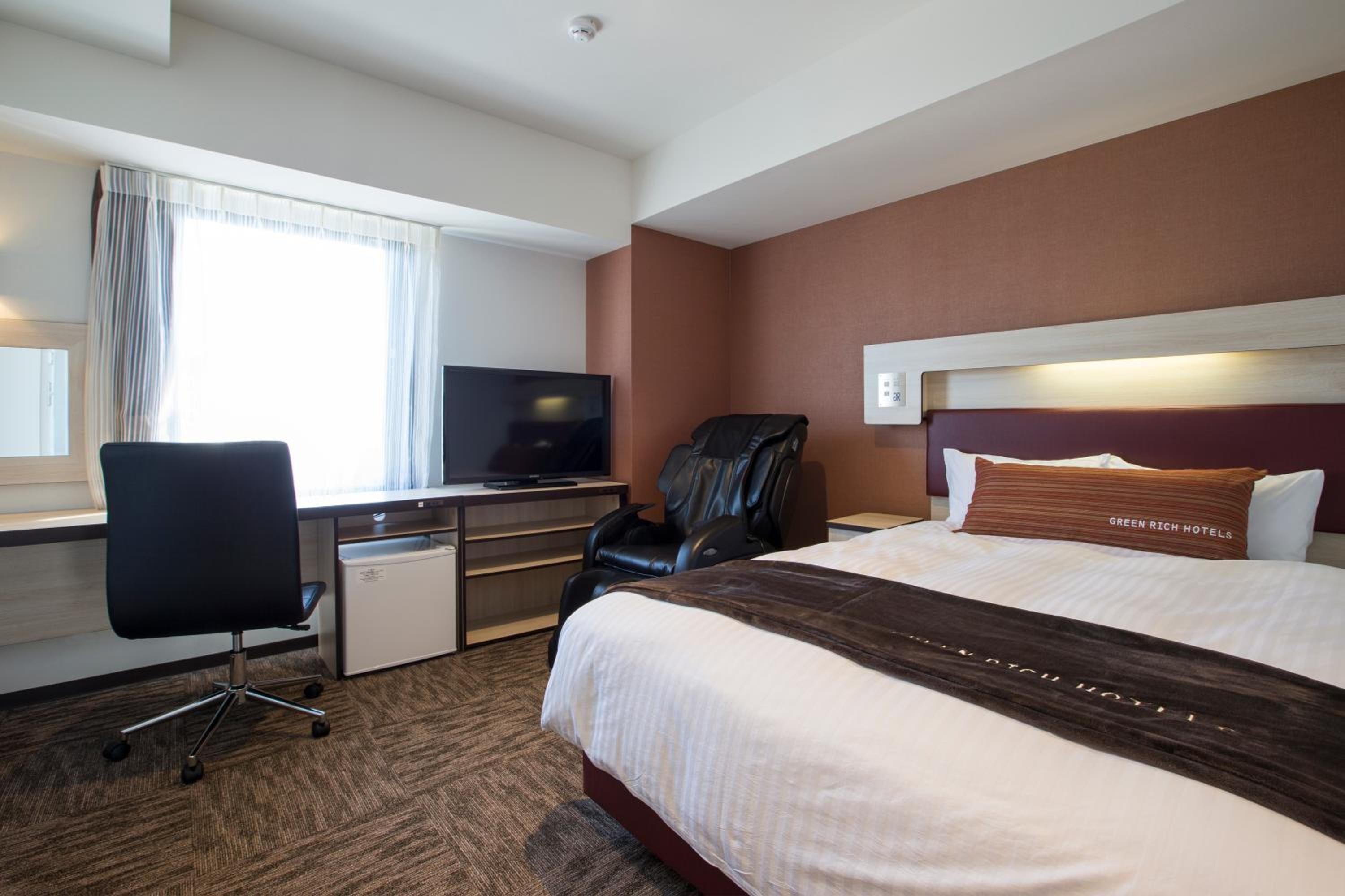 Premium Queen Room with Massage Chair - Nonsmoking
