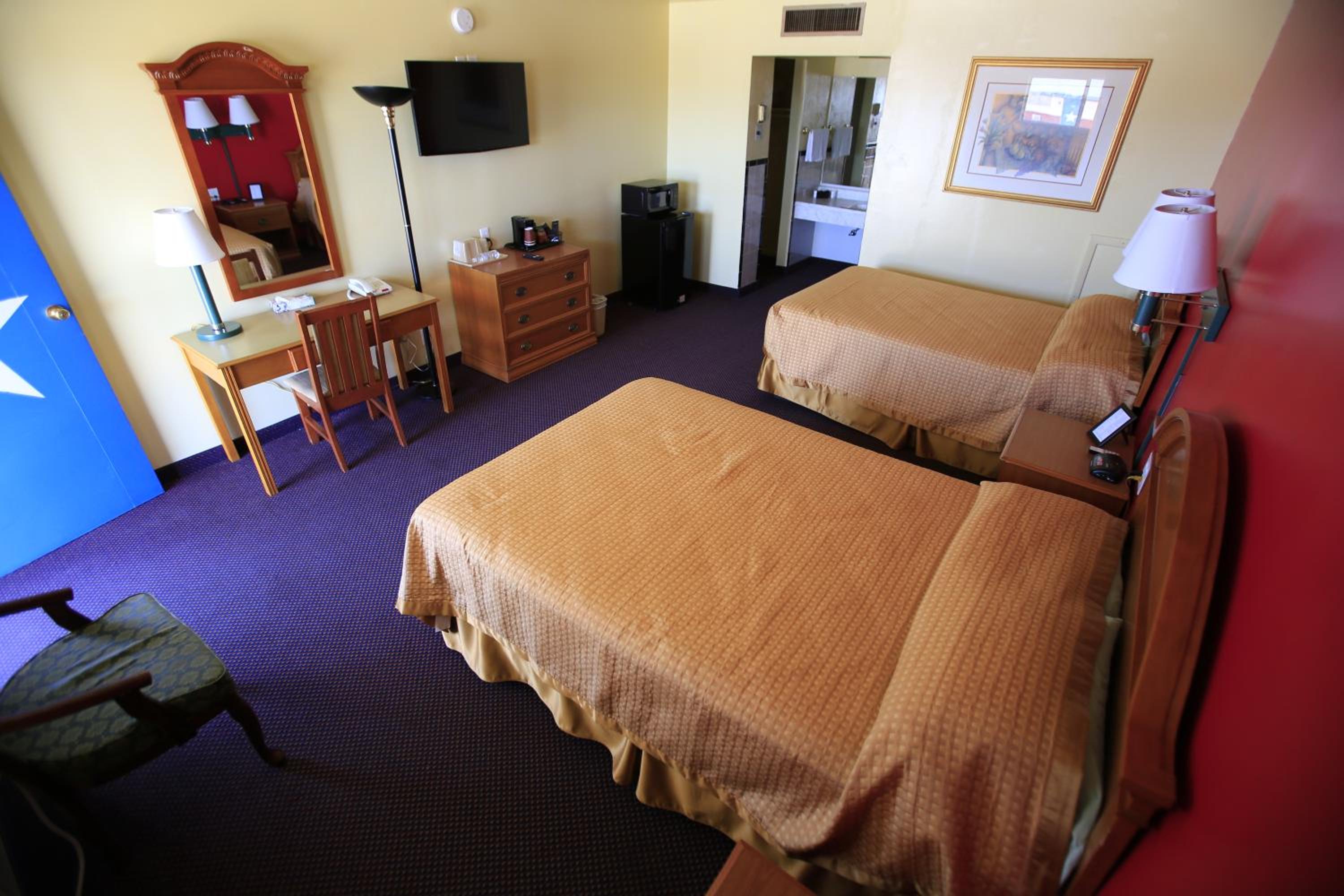 Double Room with Two Double Beds photo 2