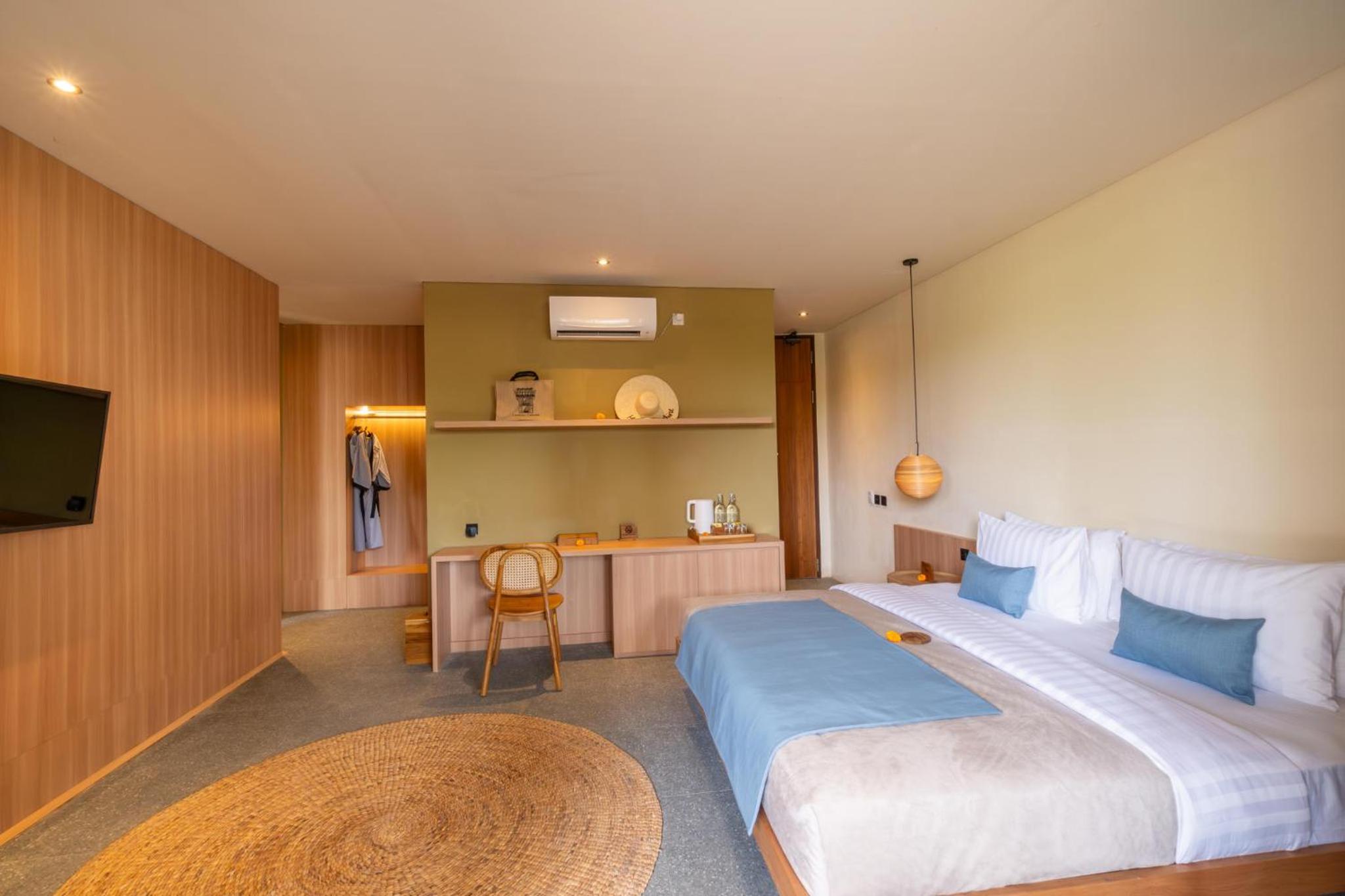 Available room thumbnail 6