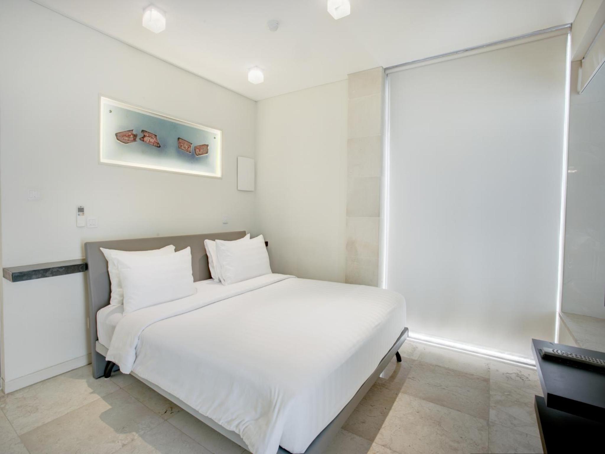 One-Bedroom Suite - Photo 4