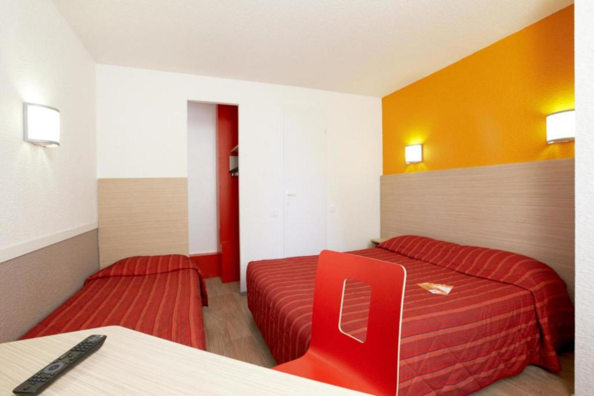 Triple Room With 1 Single Bed And 1 Double Bed photo 2
