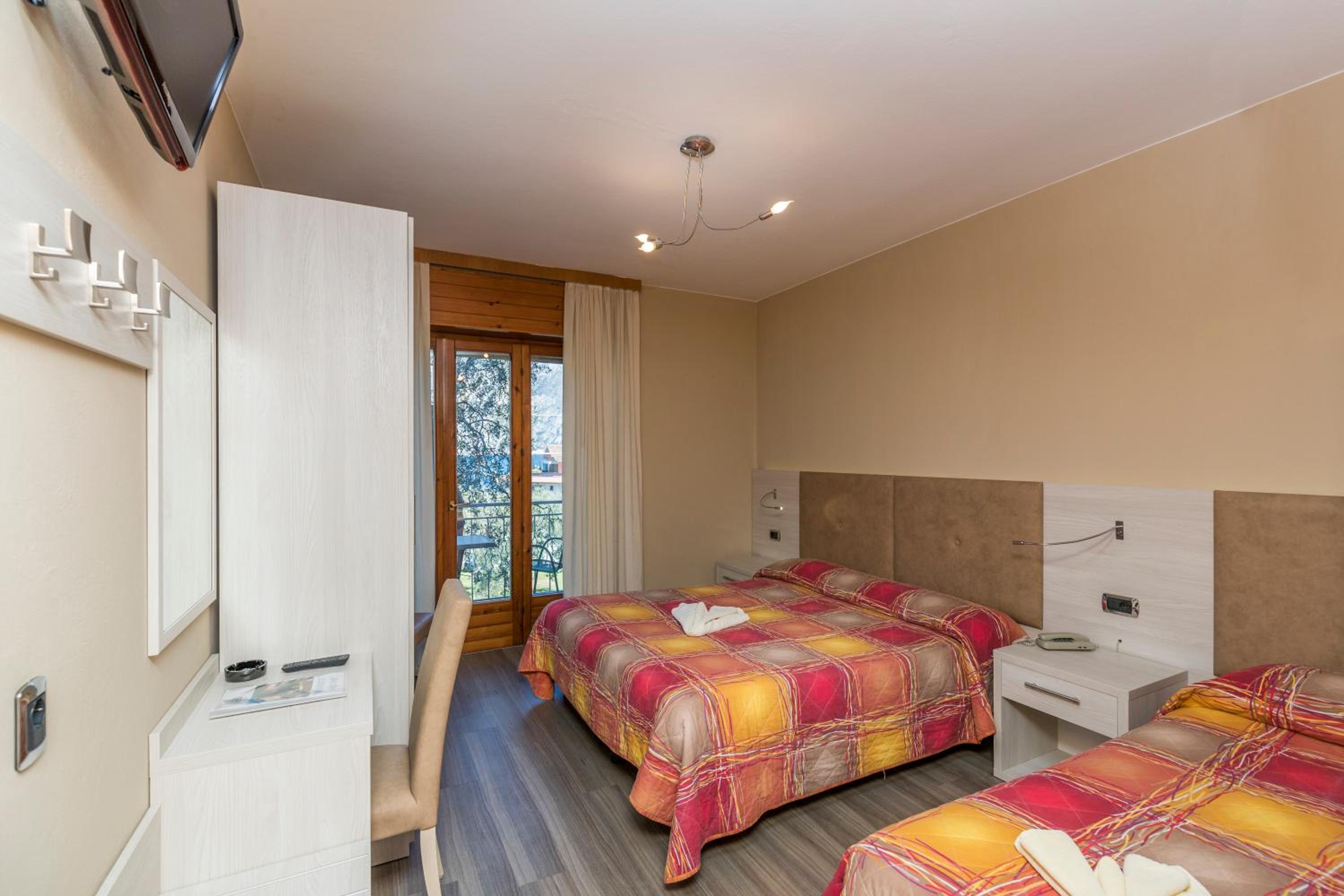 Triple Room with Balcony - Photo 1