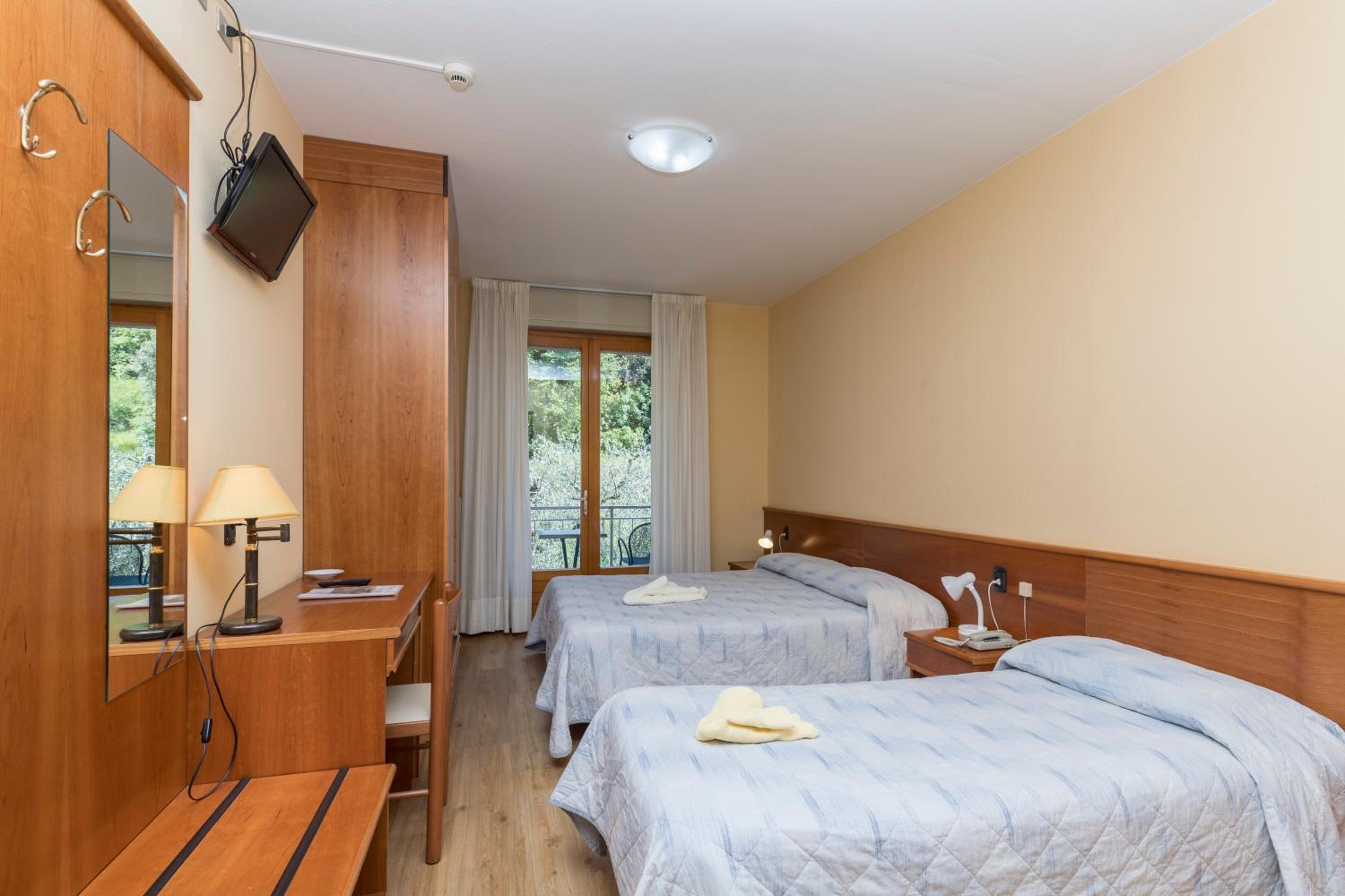 Triple Room with Balcony - Photo 3