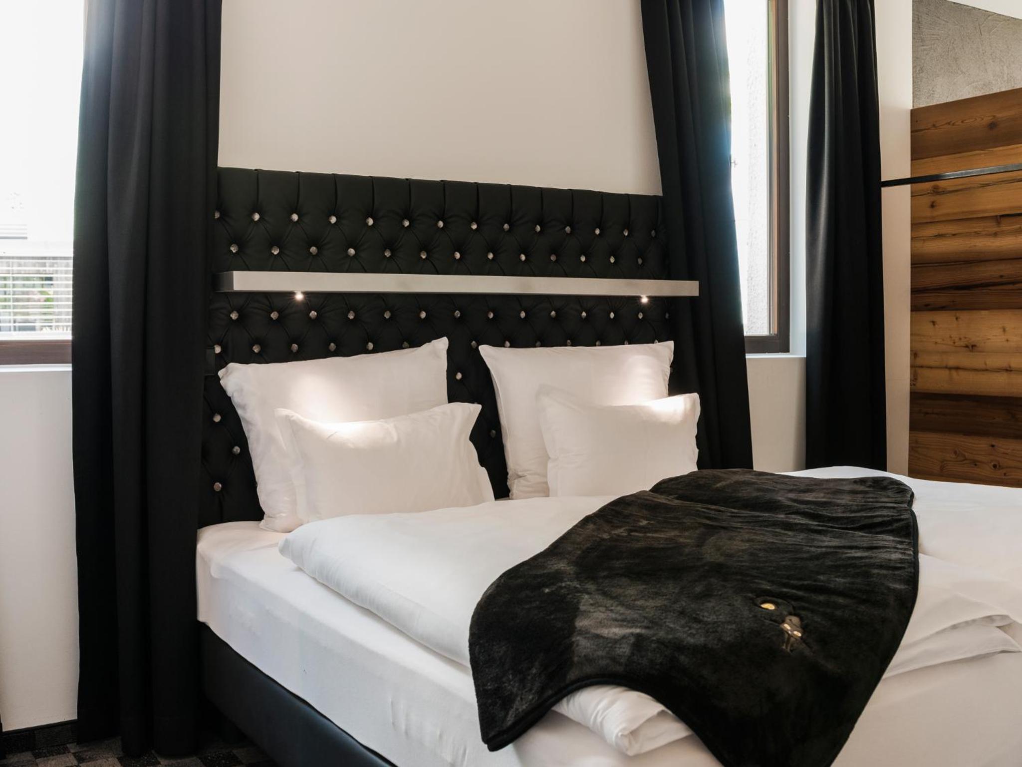 Junior Suite with Balcony photo 1