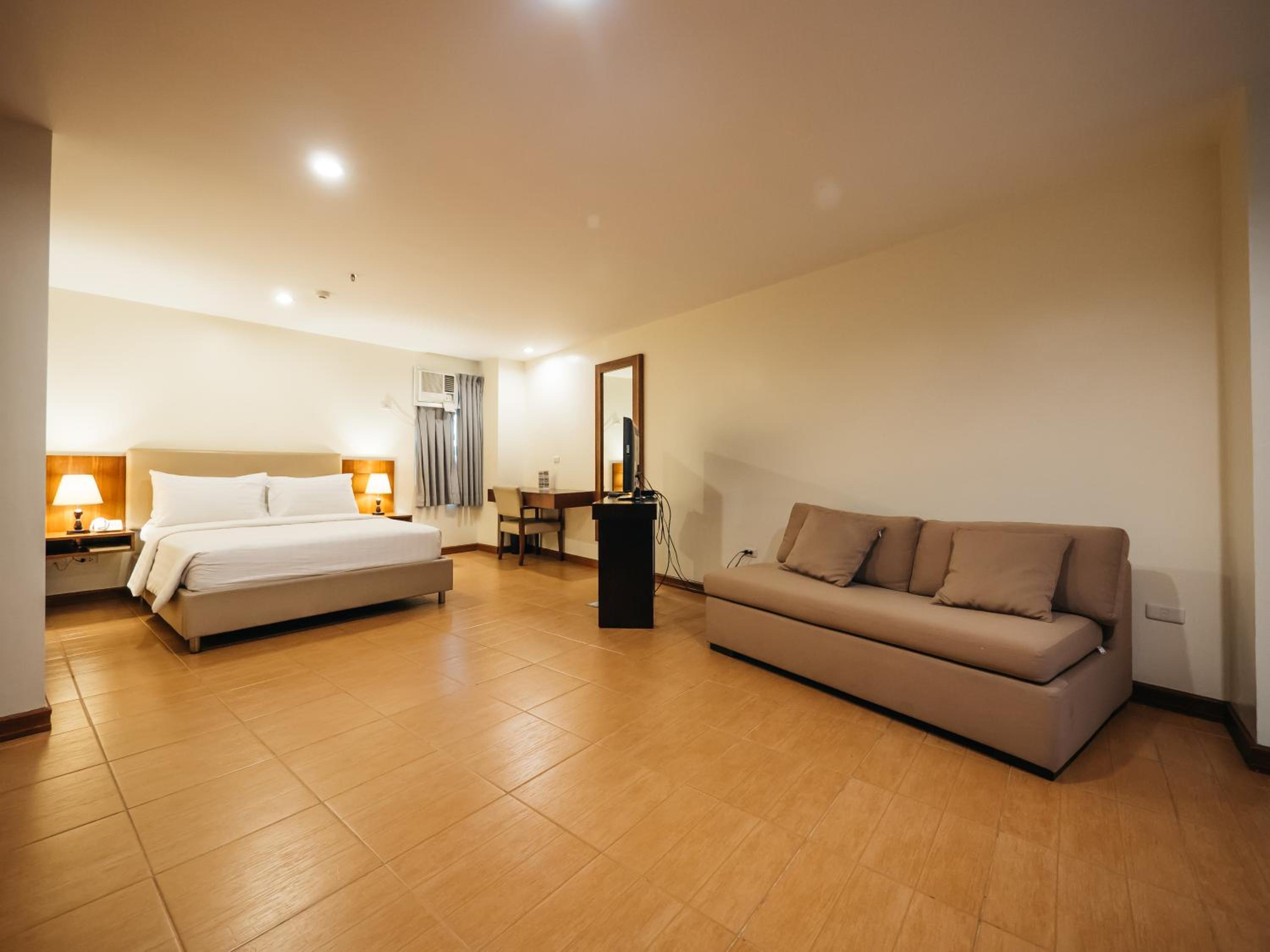 Family Room - Photo 5